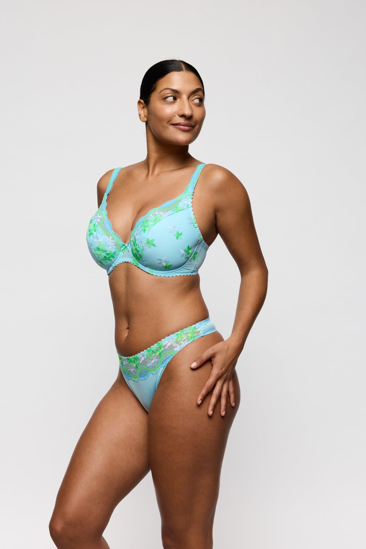 PrimaDonna Cala Luna Thong on model in Ice Dream
