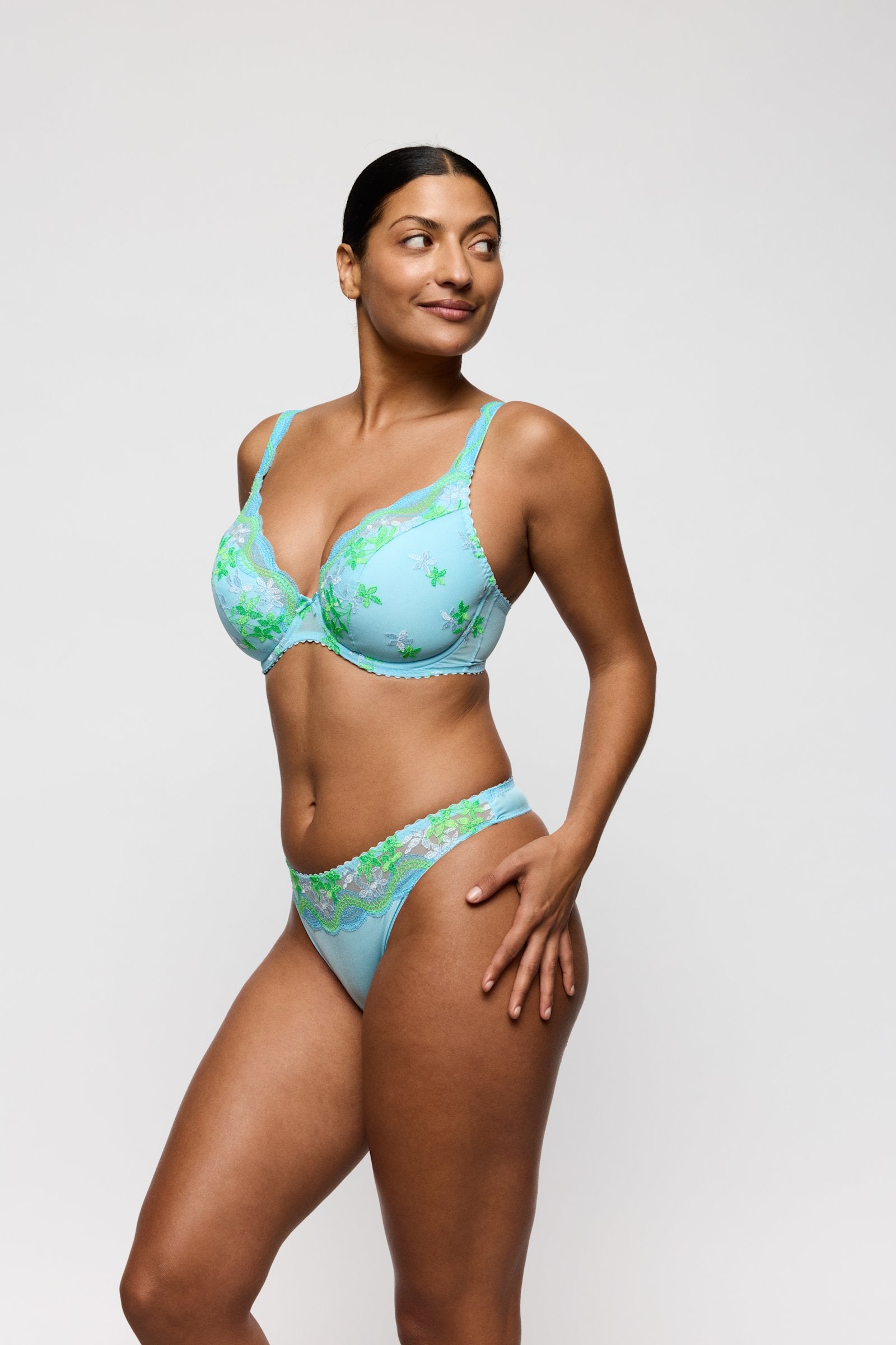 PrimaDonna Cala Luna Thong on model in Ice Dream