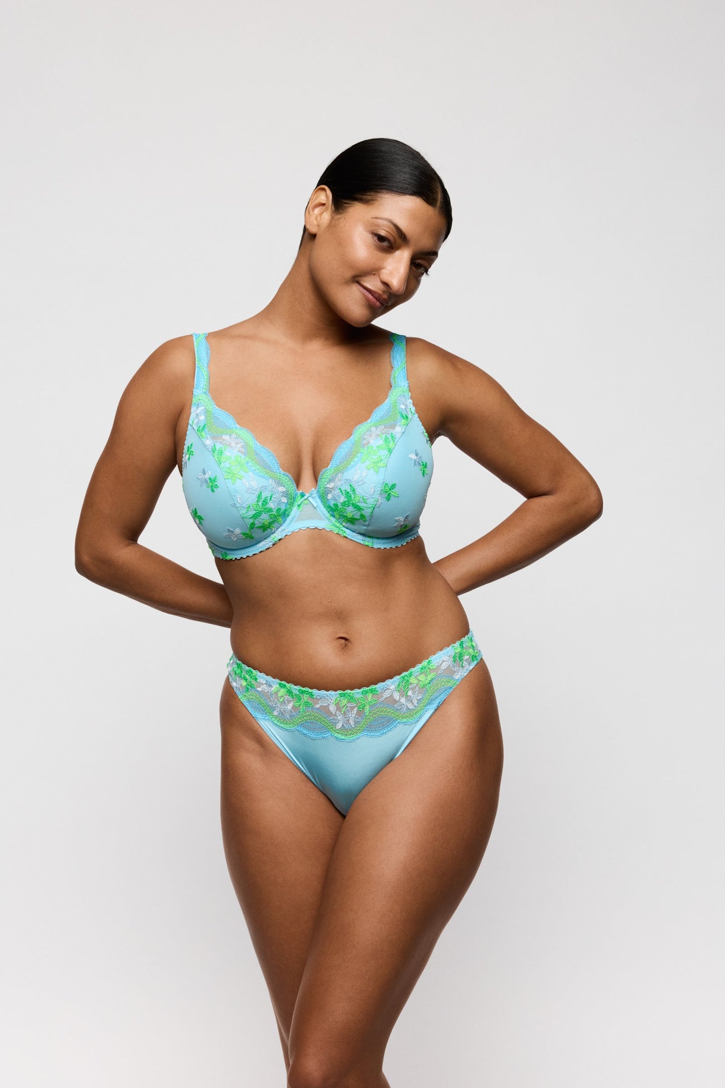PrimaDonna Cala Luna Thong on model in Ice Dream