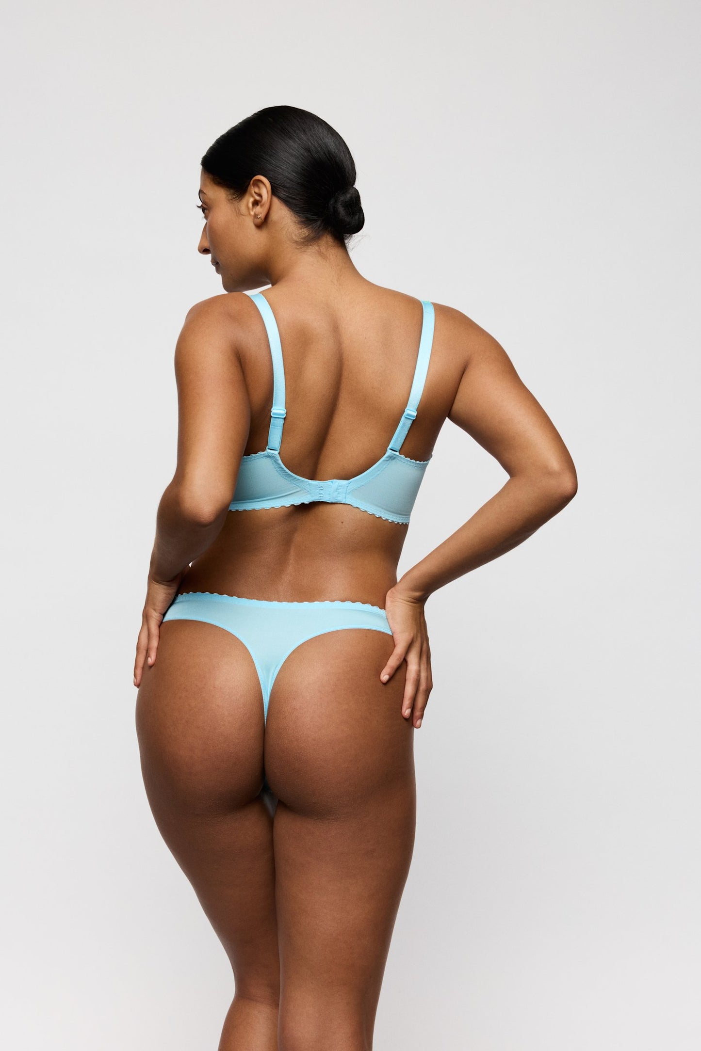 PrimaDonna Cala Luna Thong on model in Ice Dream