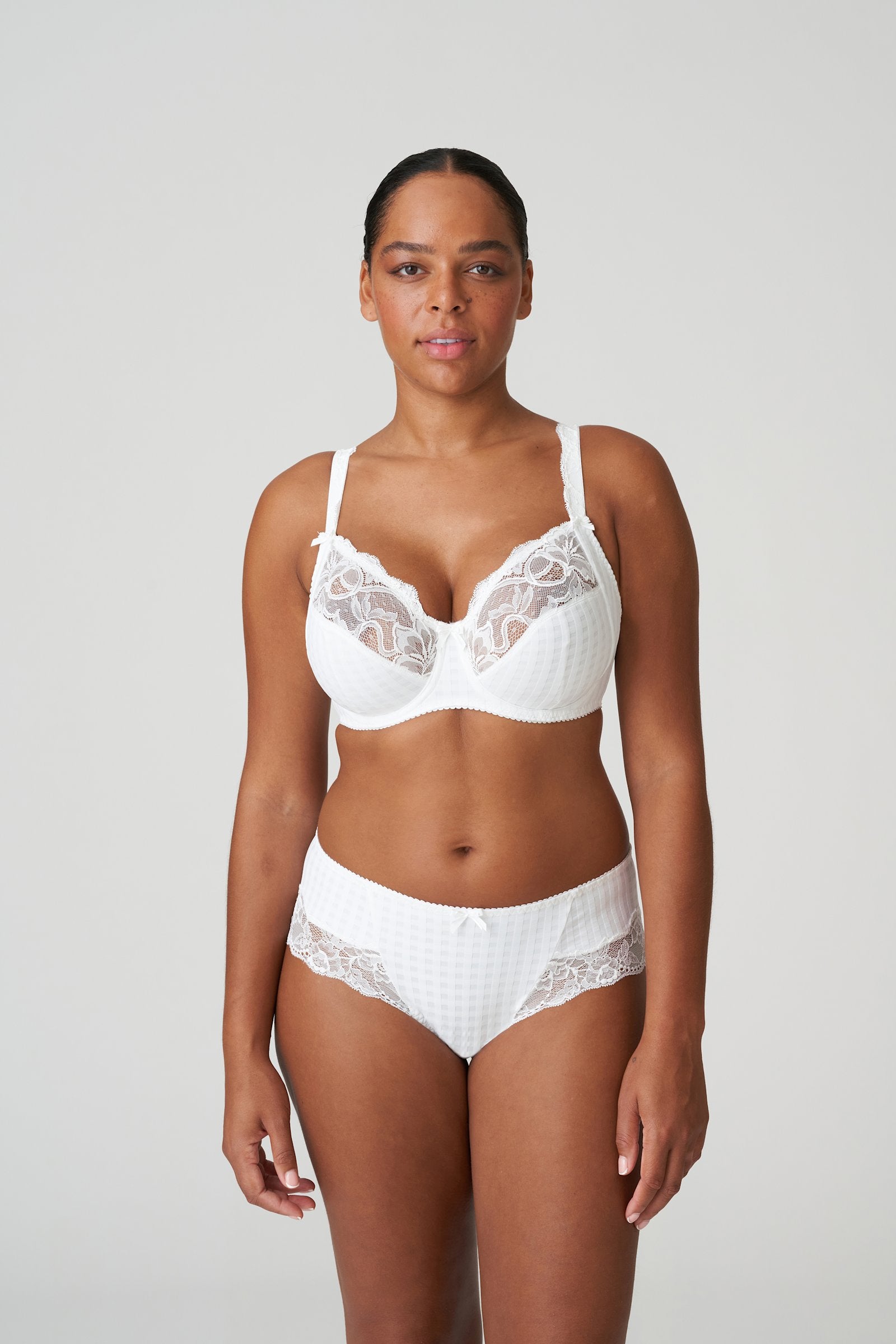 PrimaDonna Madison Hotpant on model in White