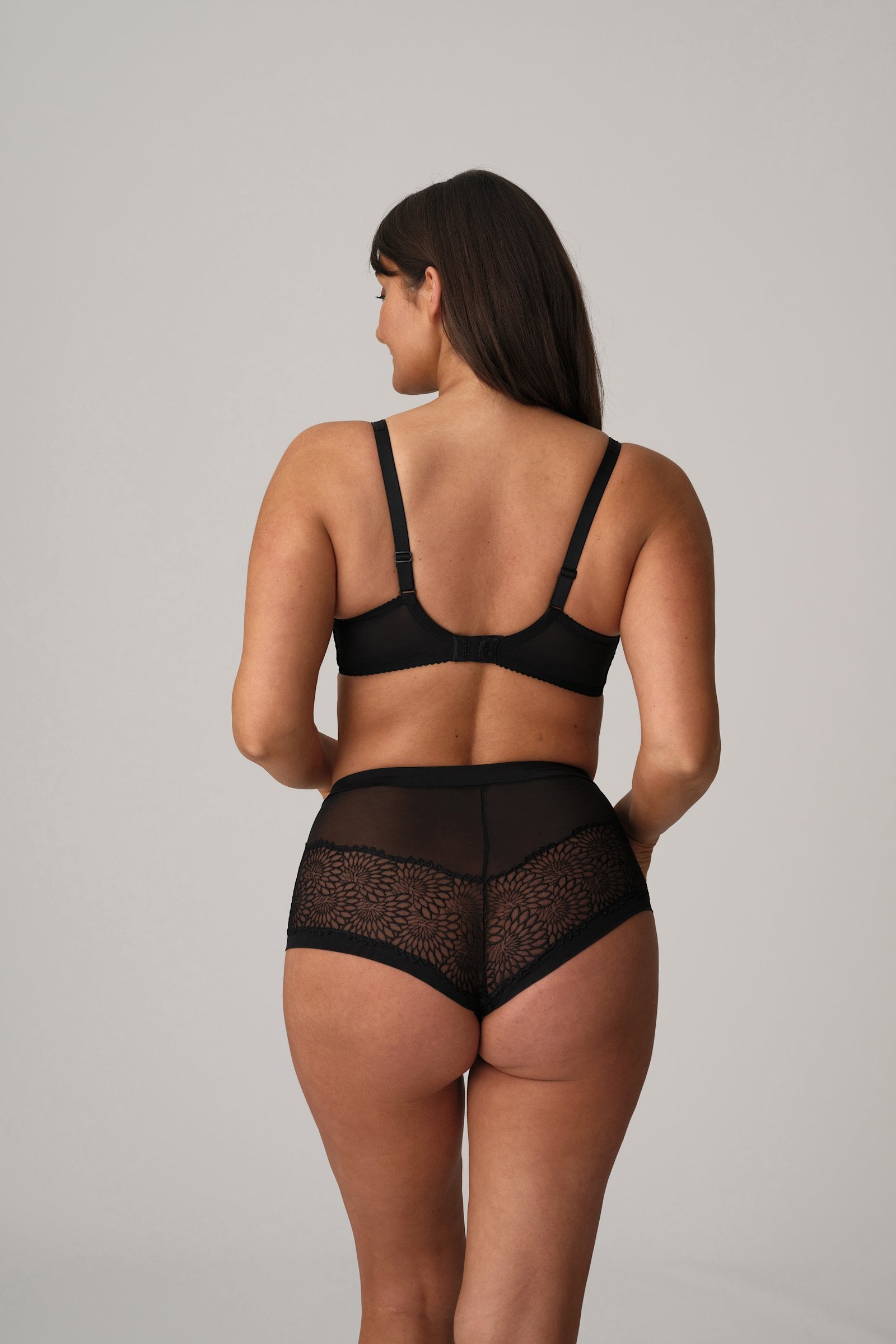 PrimaDonna Sophora Hotpant on model in Black