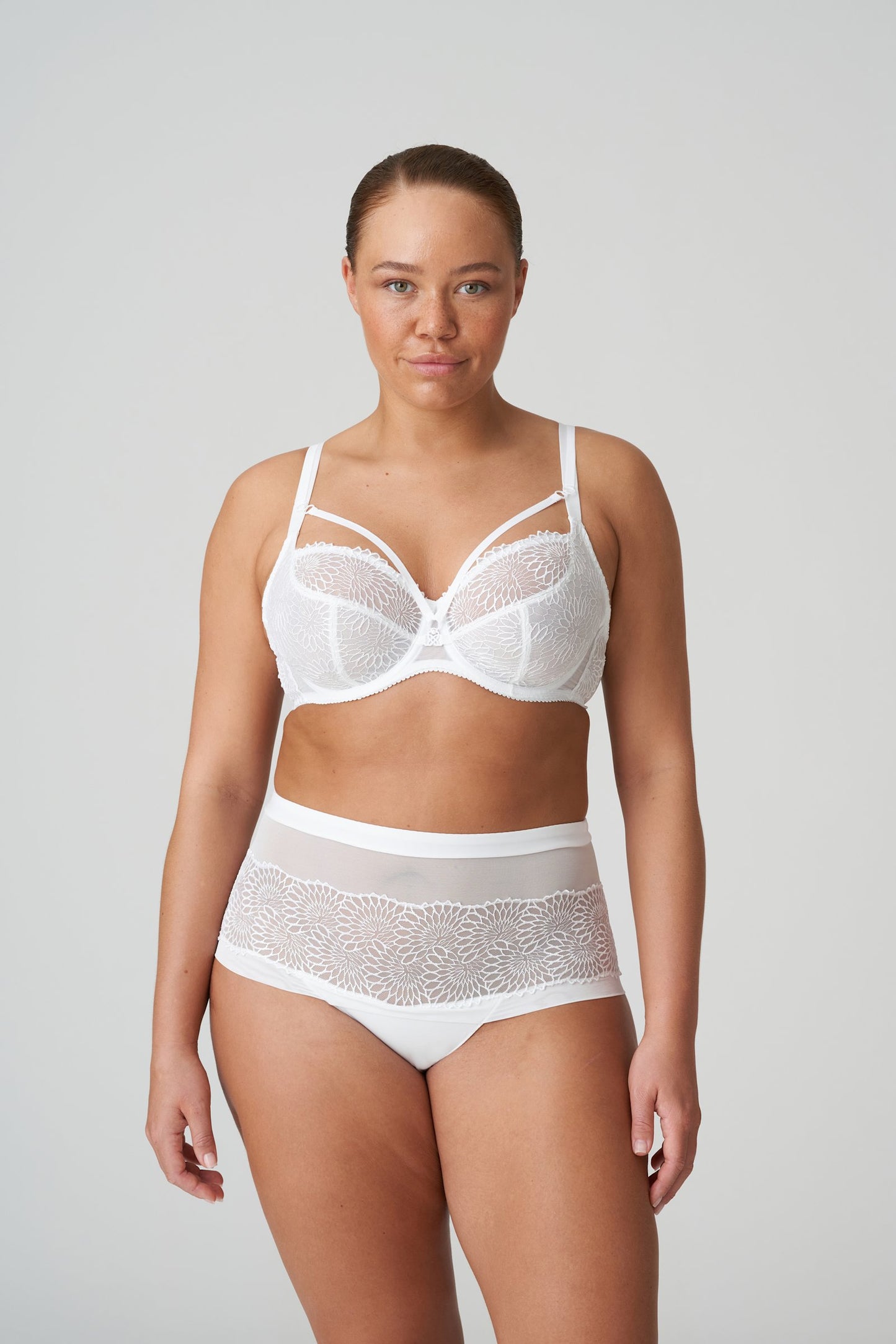 PrimaDonna Sophora Hotpant on model in White