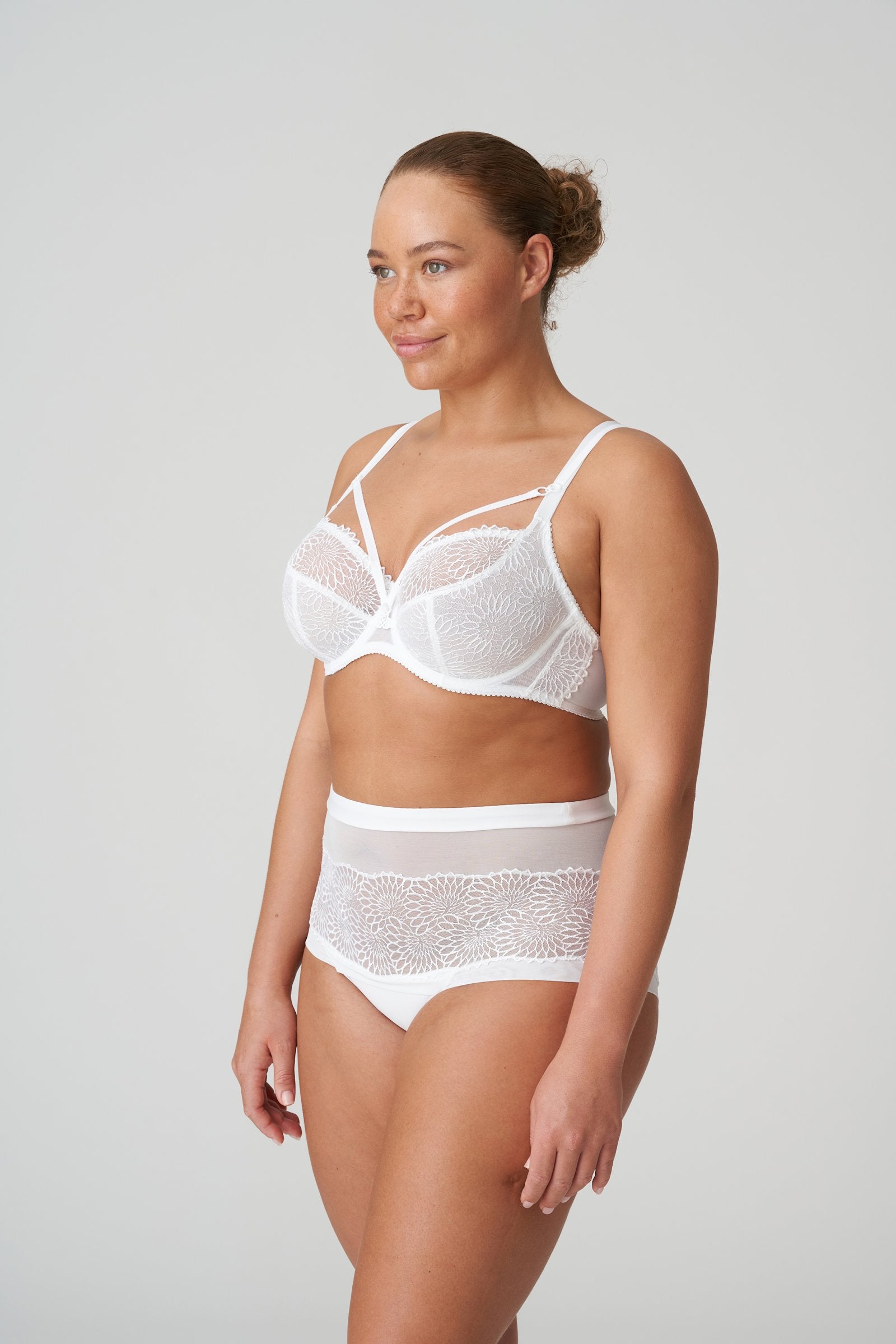 PrimaDonna Sophora Hotpant on model in White