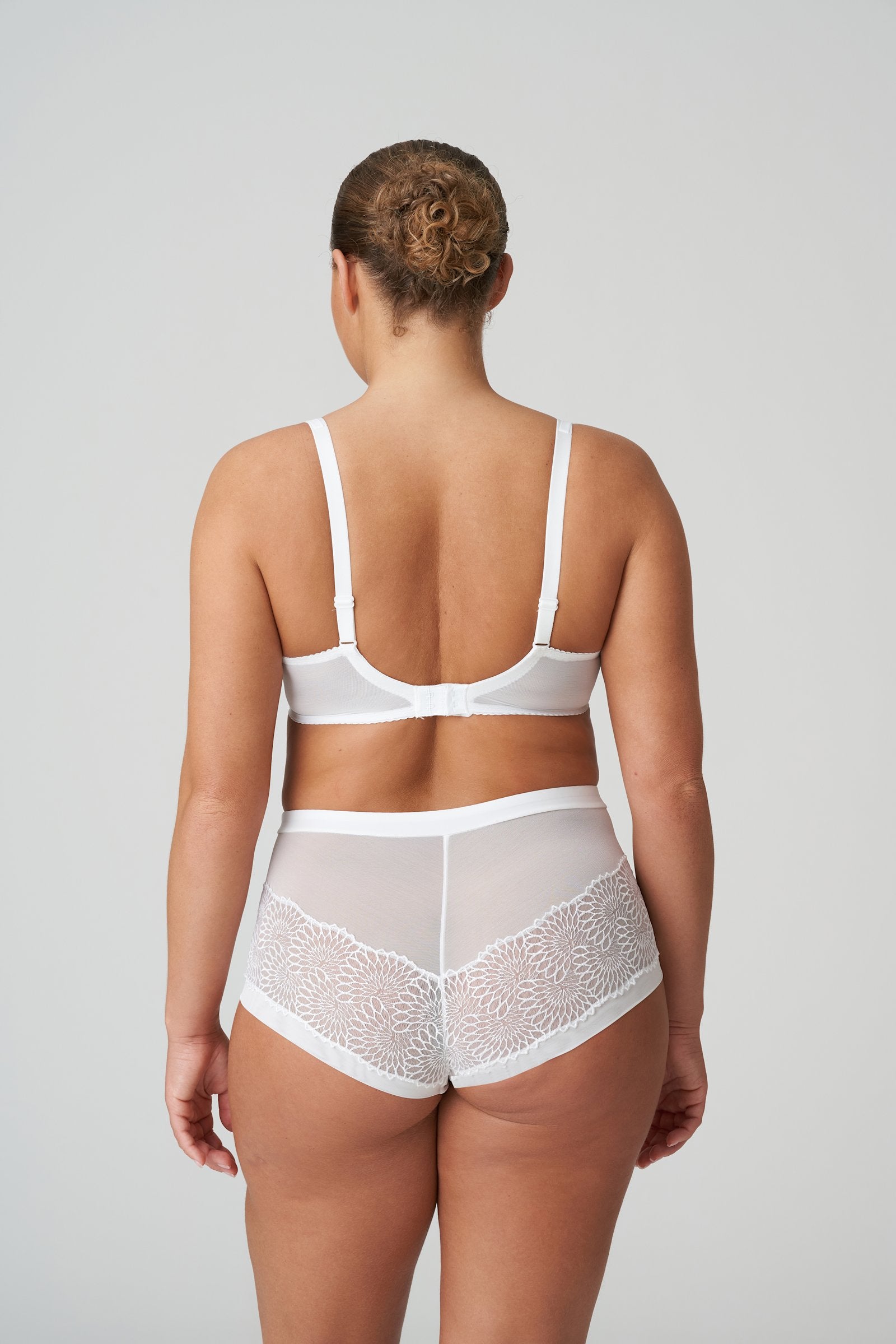 PrimaDonna Sophora Hotpant on model in White