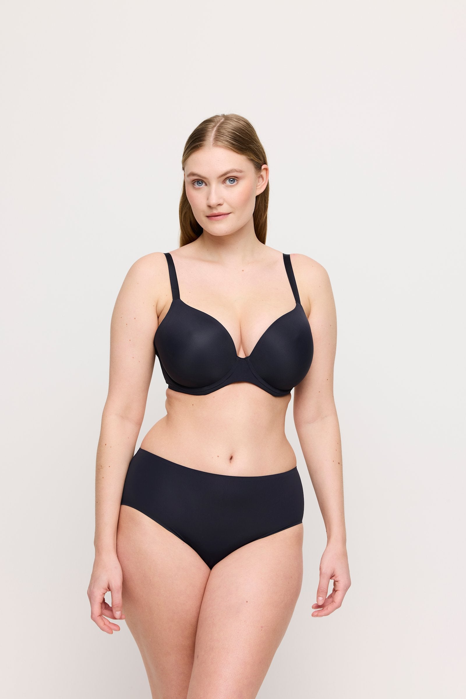 PrimaDonna Figuras Full Brief on model in Charcoal