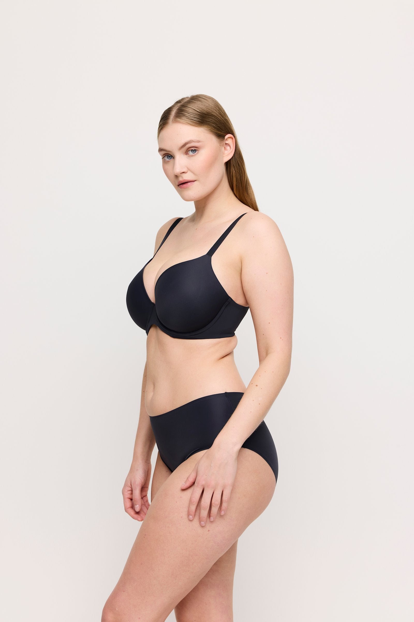 PrimaDonna Figuras Full Brief on model in Charcoal