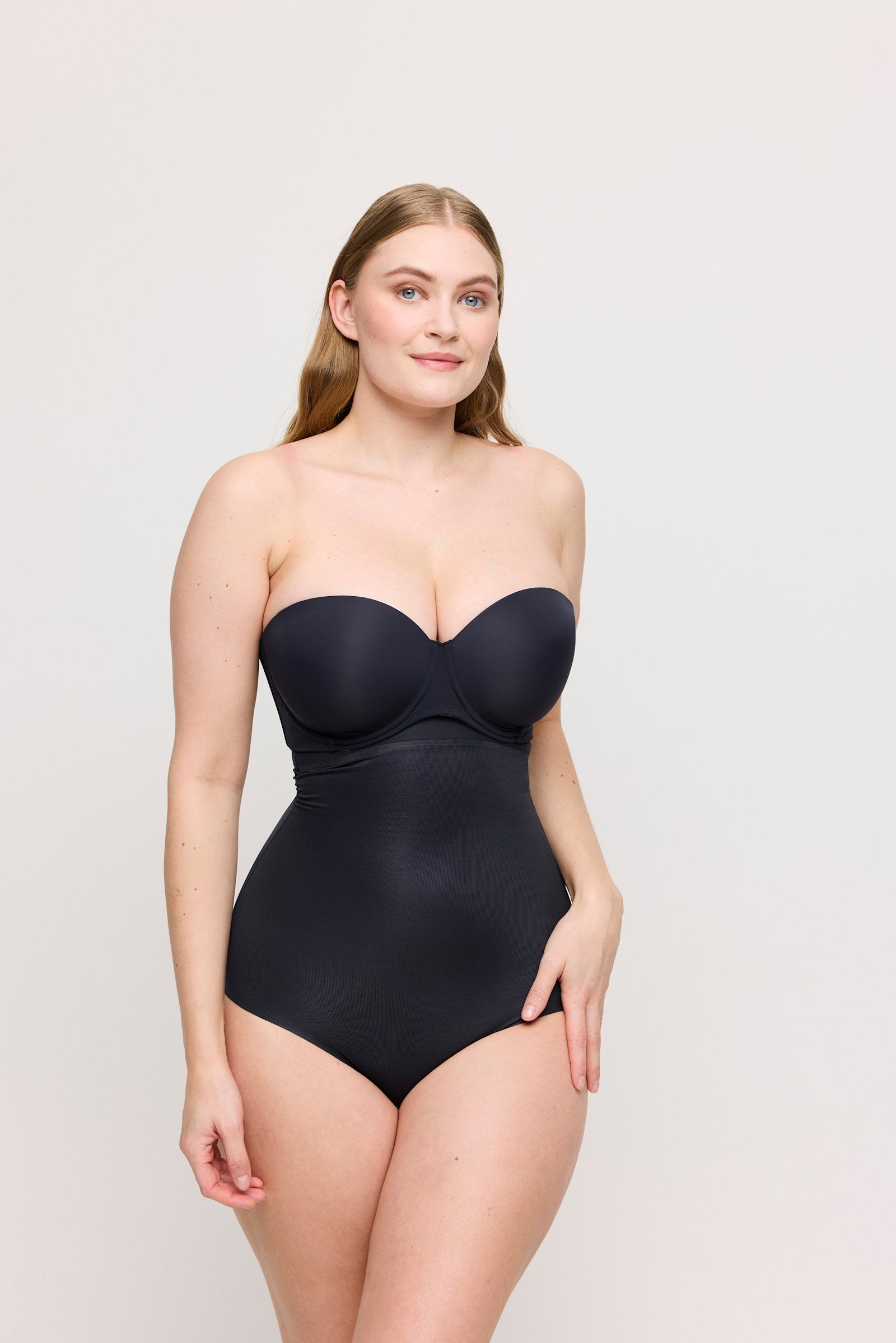 PrimaDonna Figuras Full Brief on model in Charcoal