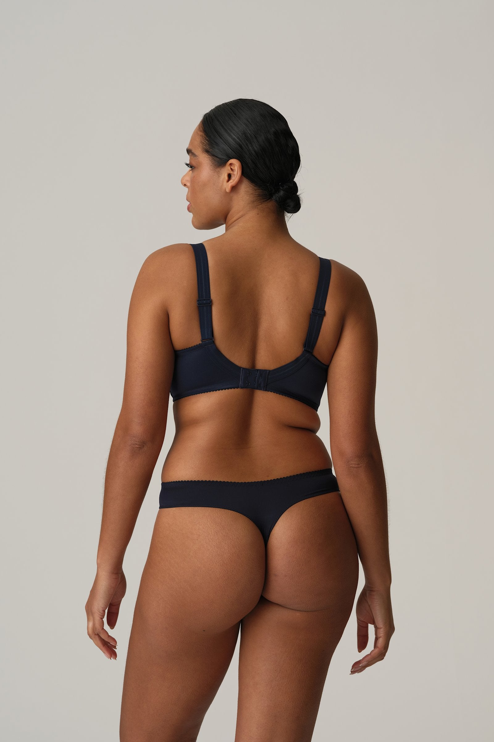 PrimaDonna Deauville Thong on model in Velvet Blue