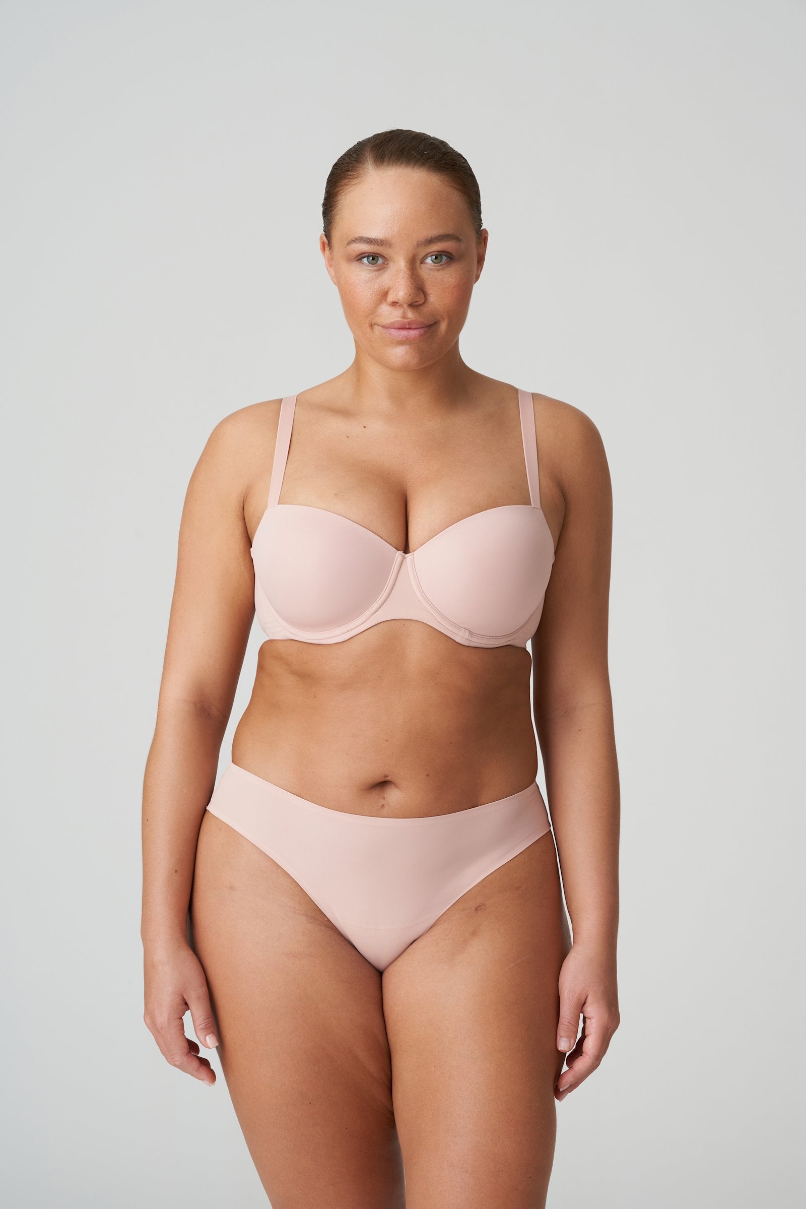 PrimaDonna Figuras Thong on model in Powder Rose