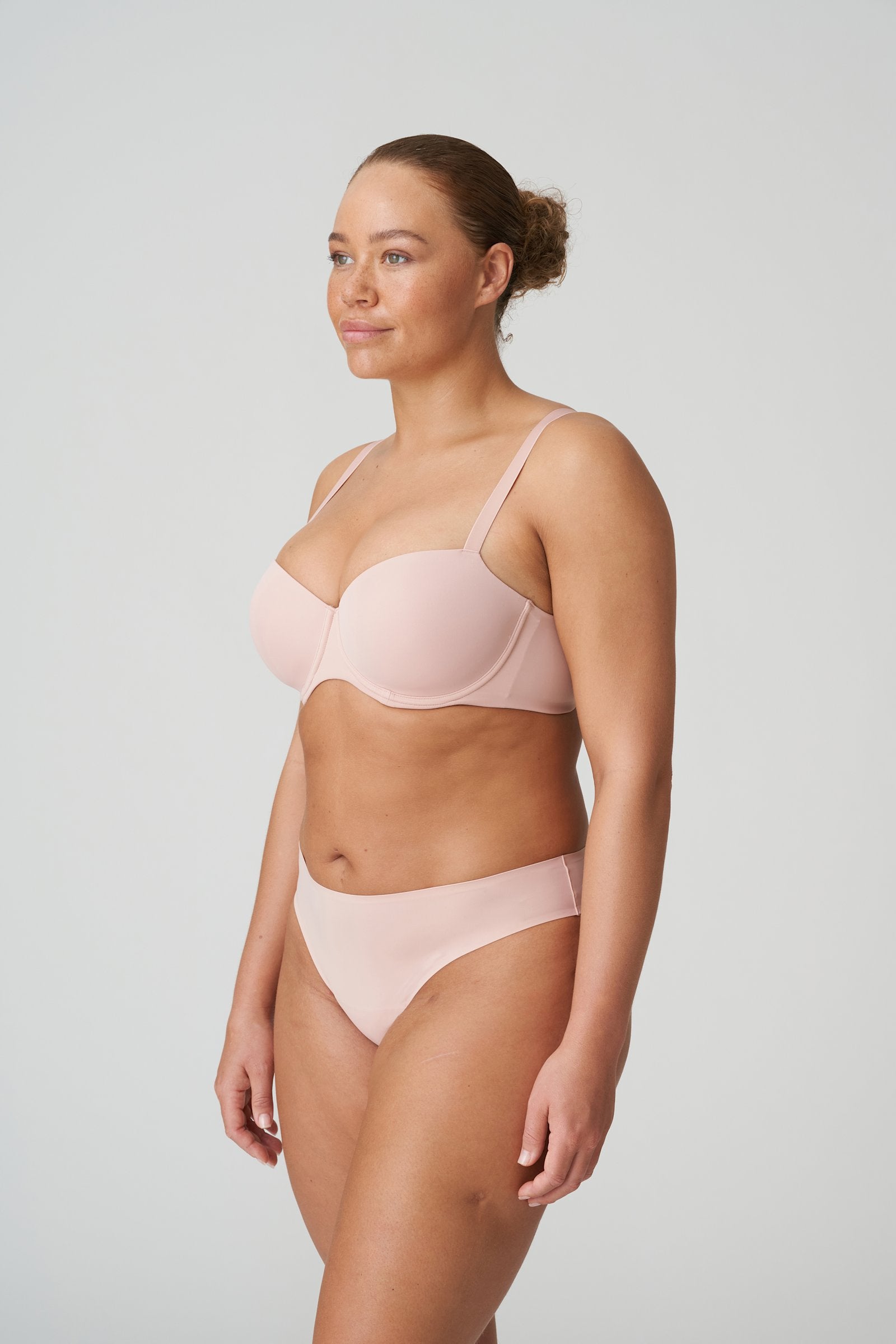 PrimaDonna Figuras Thong on model in Powder Rose