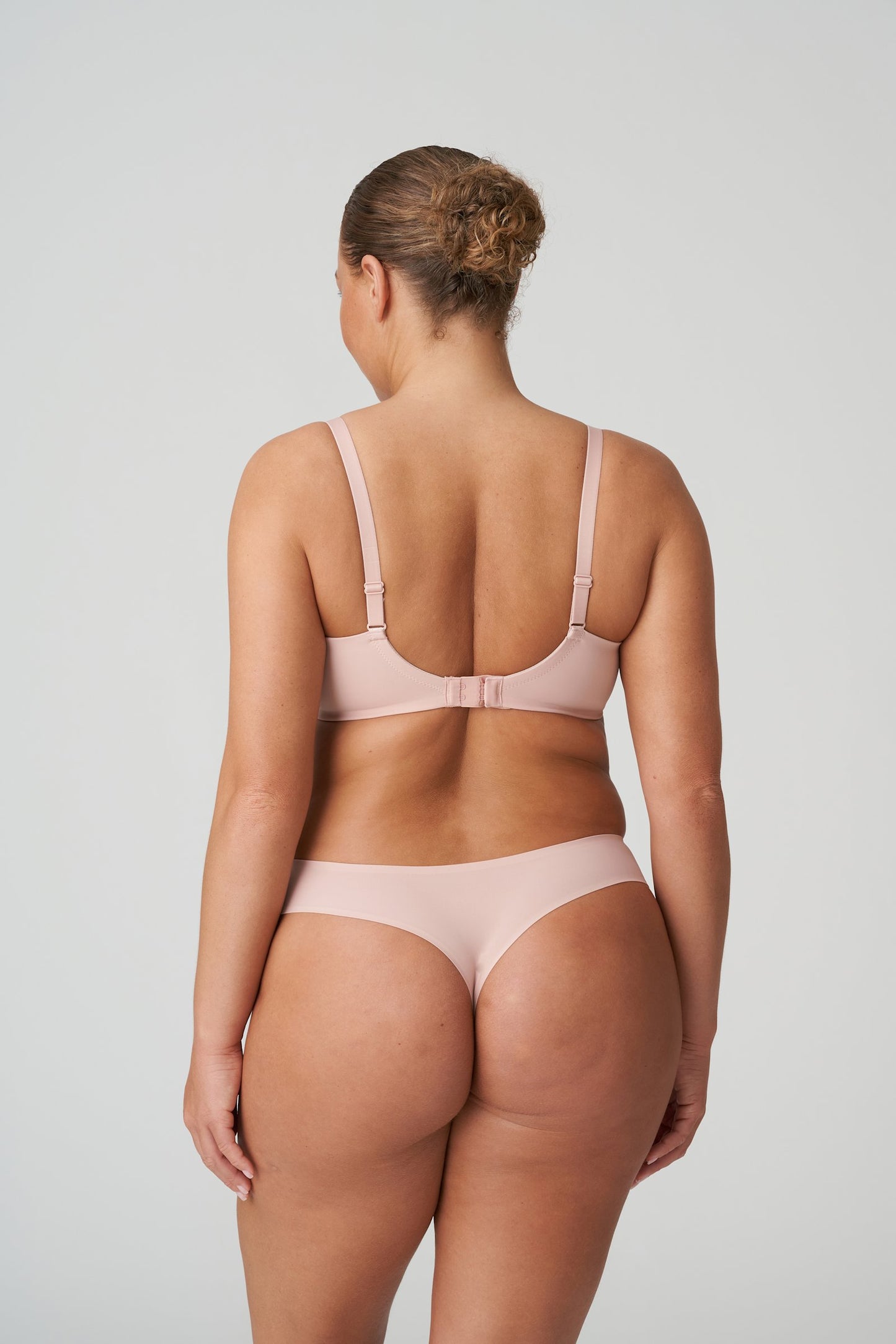 PrimaDonna Figuras Thong on model in Powder Rose