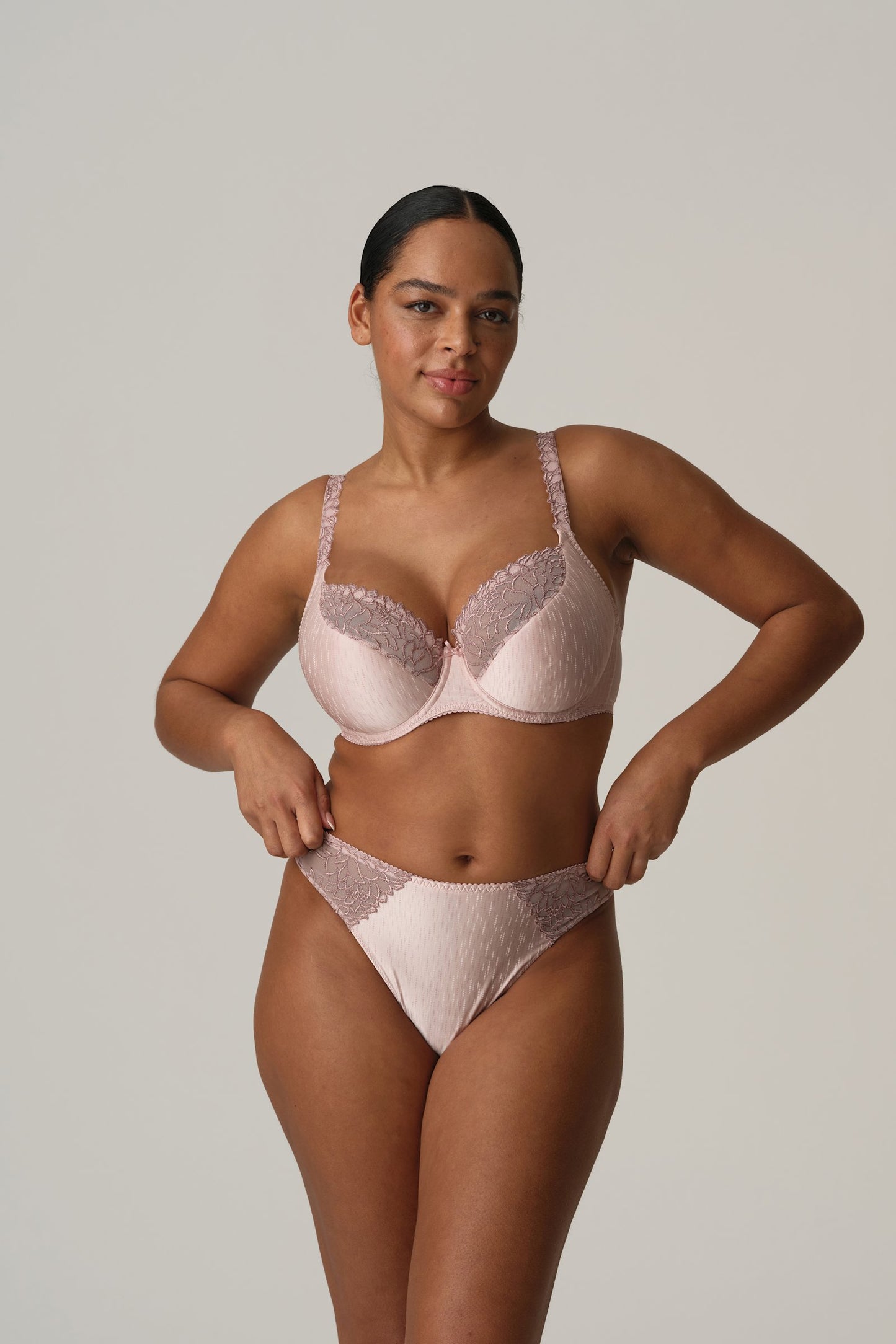 PrimaDonna Monterrey Thong on model in Vintage Pink