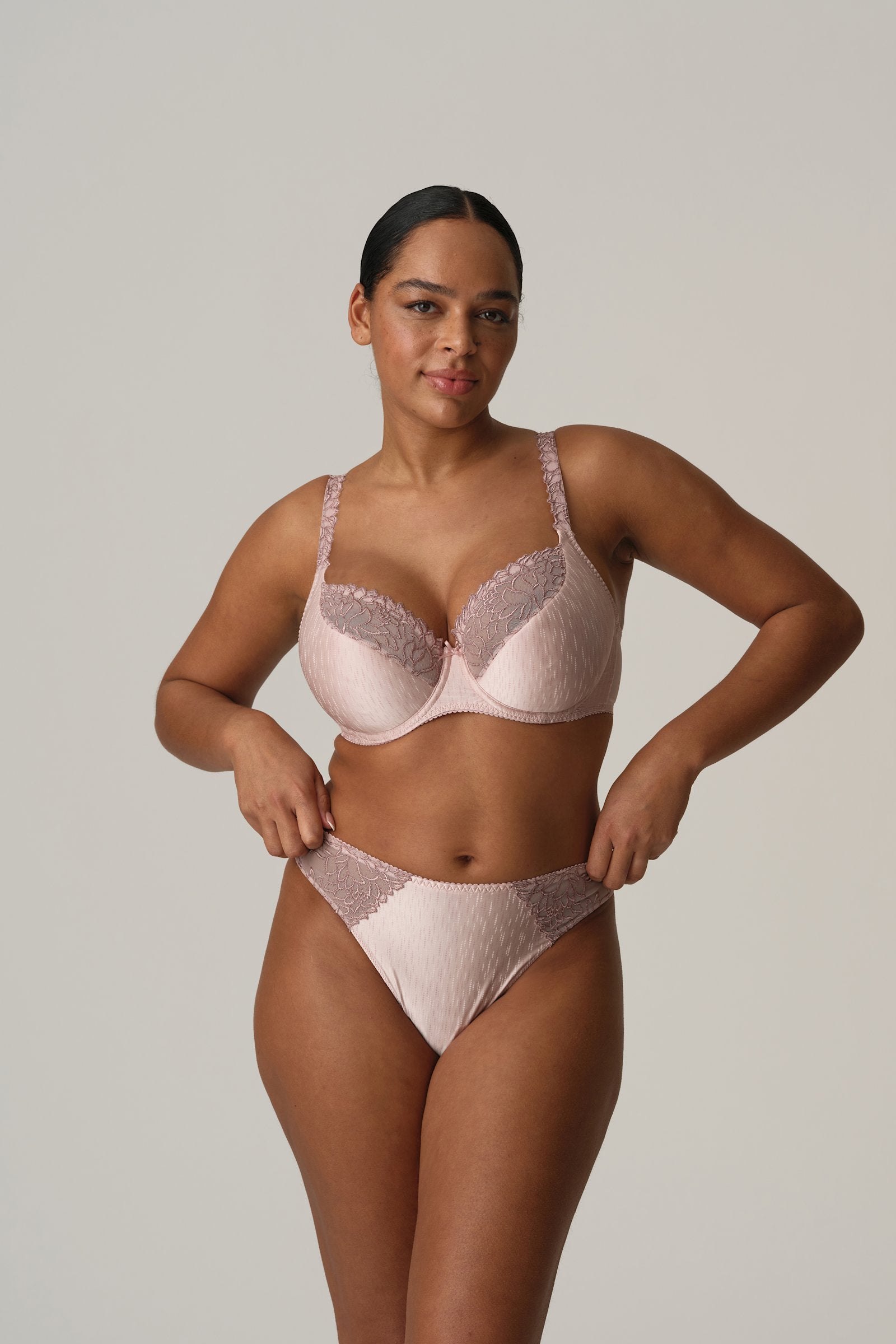 PrimaDonna Monterrey Thong on model in Vintage Pink