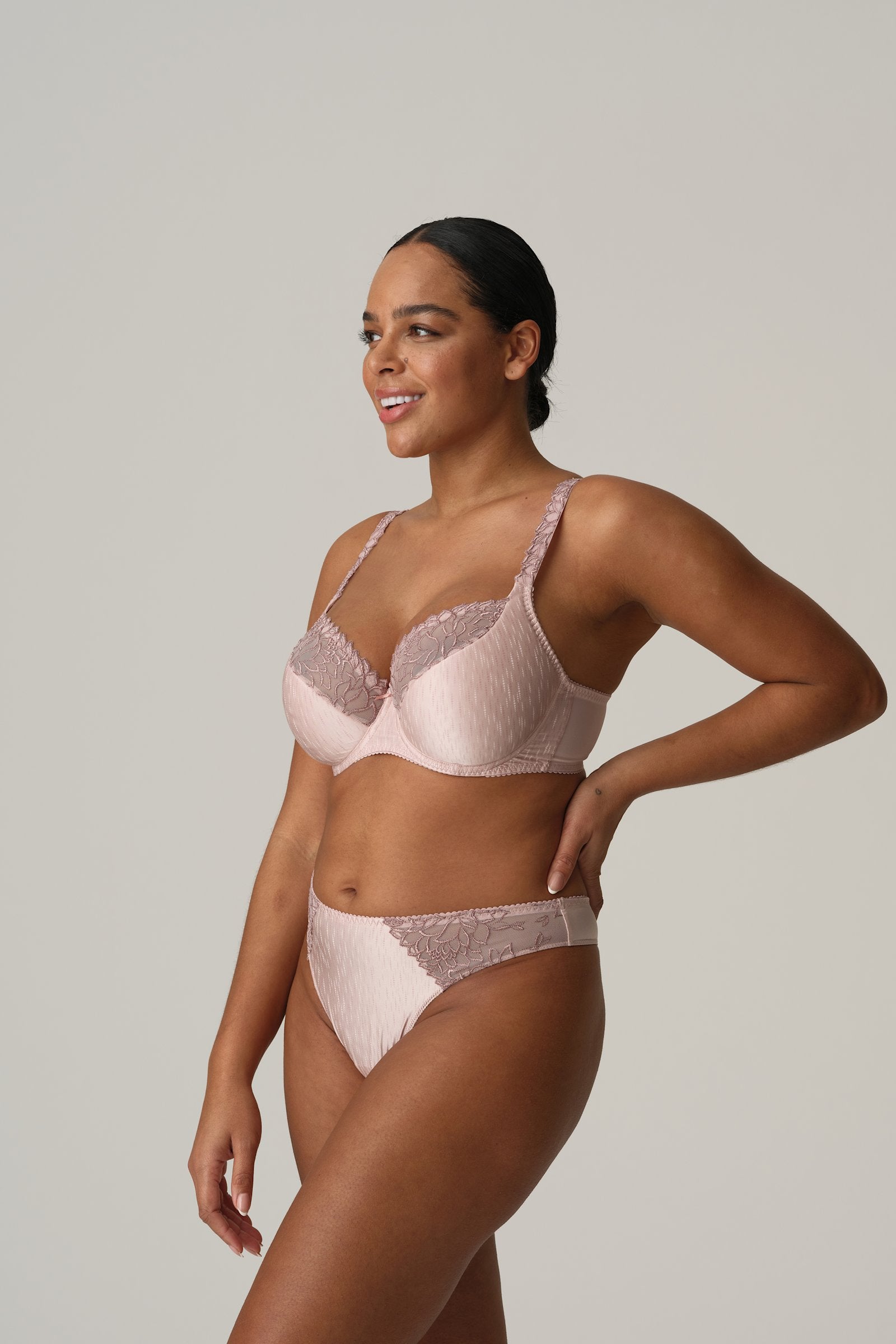 PrimaDonna Monterrey Thong on model in Vintage Pink
