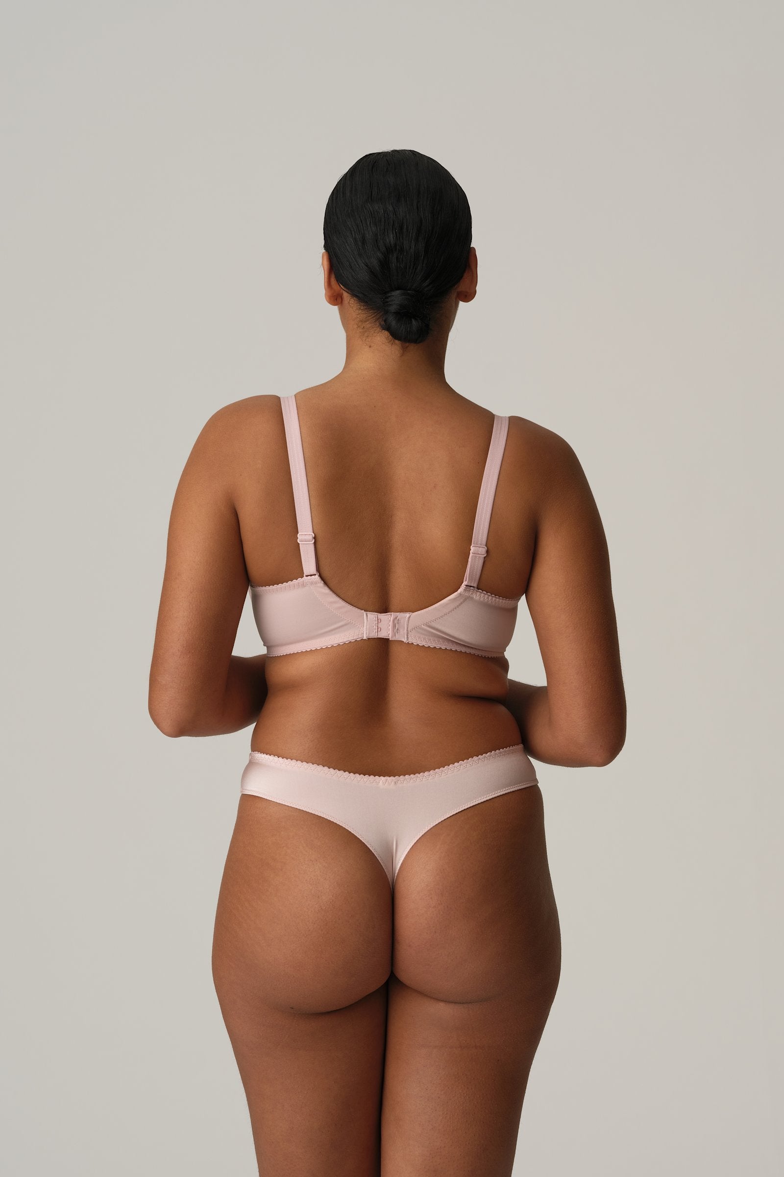 PrimaDonna Monterrey Thong on model in Vintage Pink