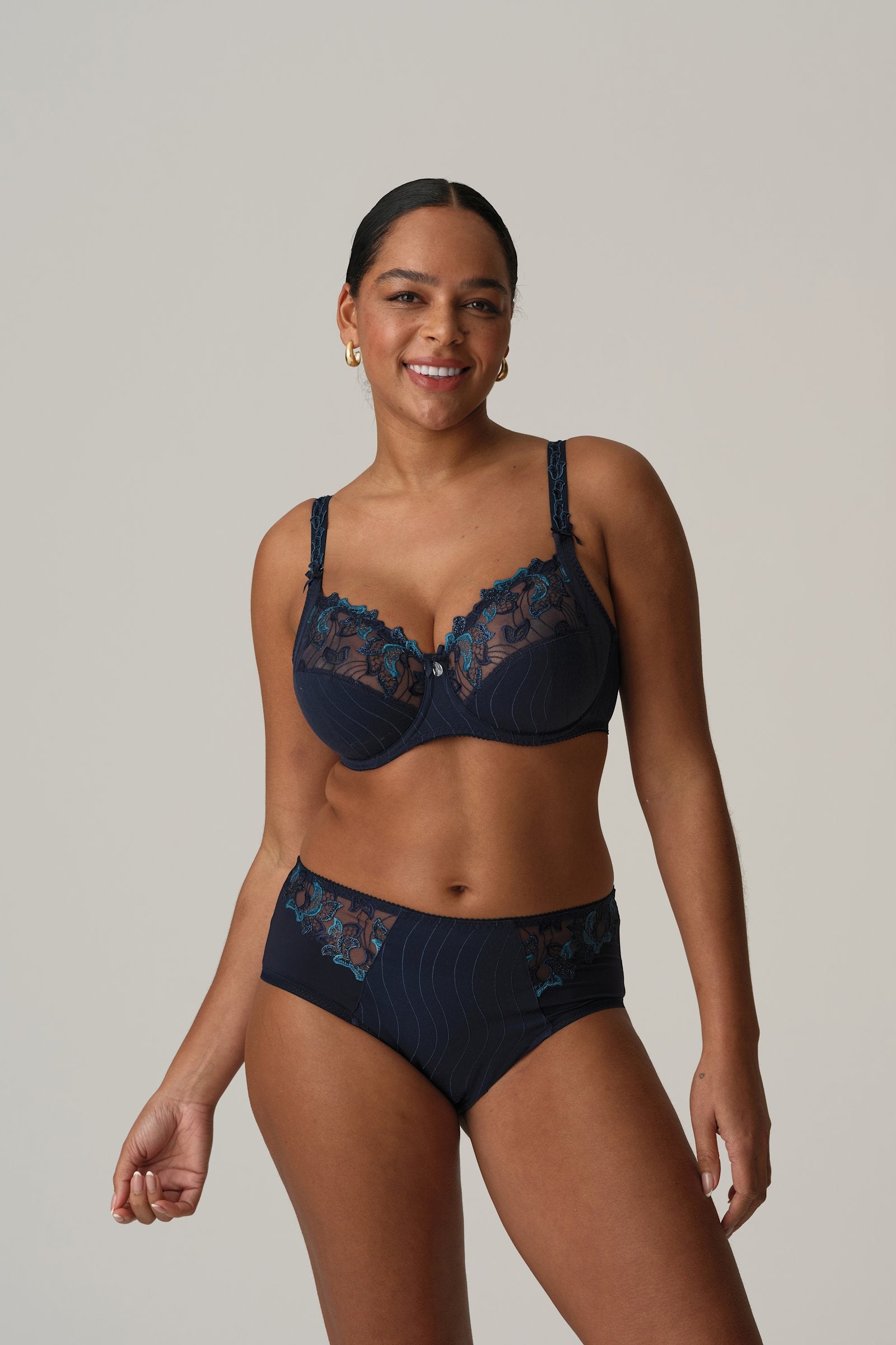 PrimaDonna Deauville Full Cup Bra on model in Velvet Blue