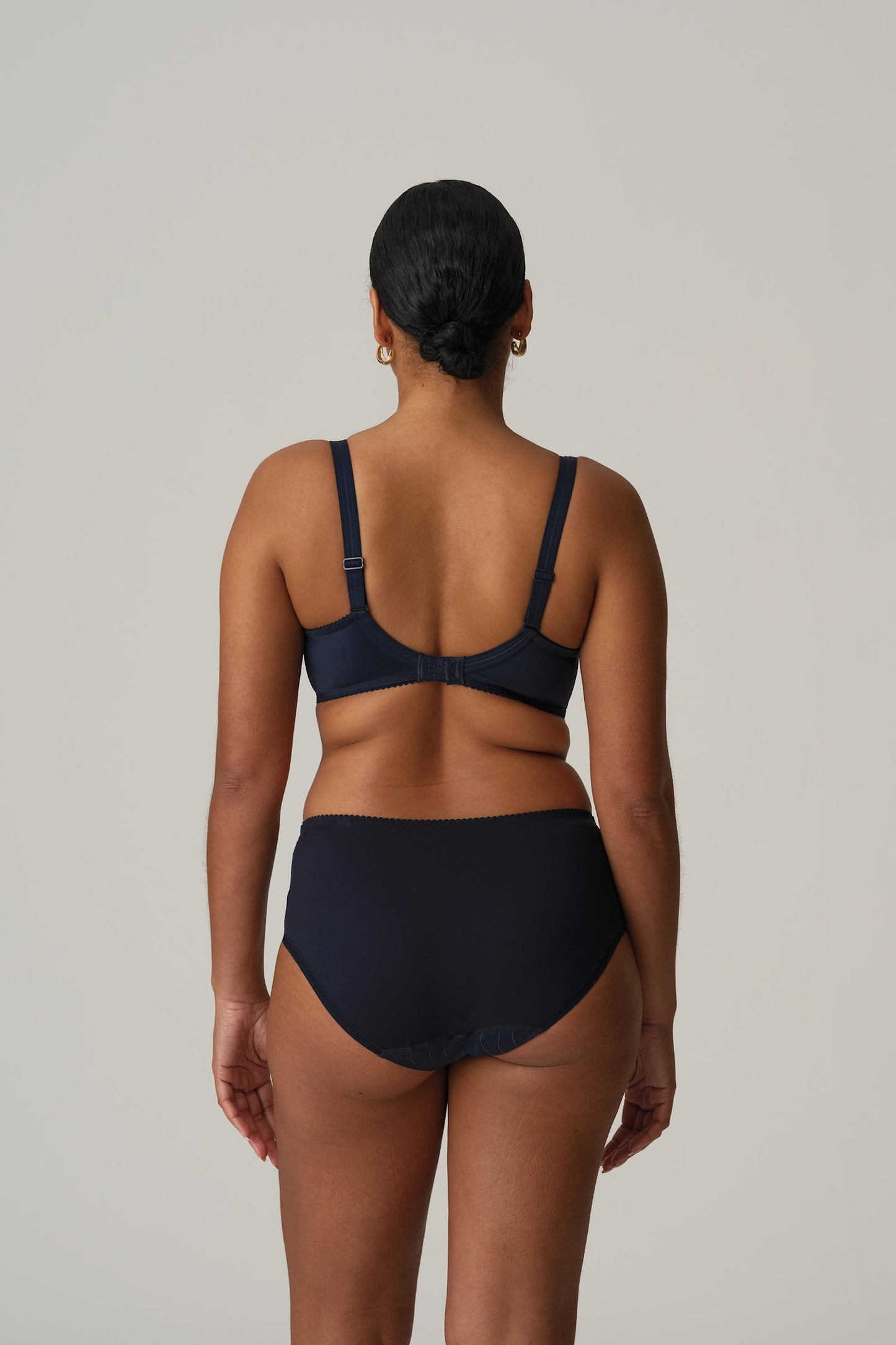 PrimaDonna Deauville Full Cup Bra on model in Velvet Blue