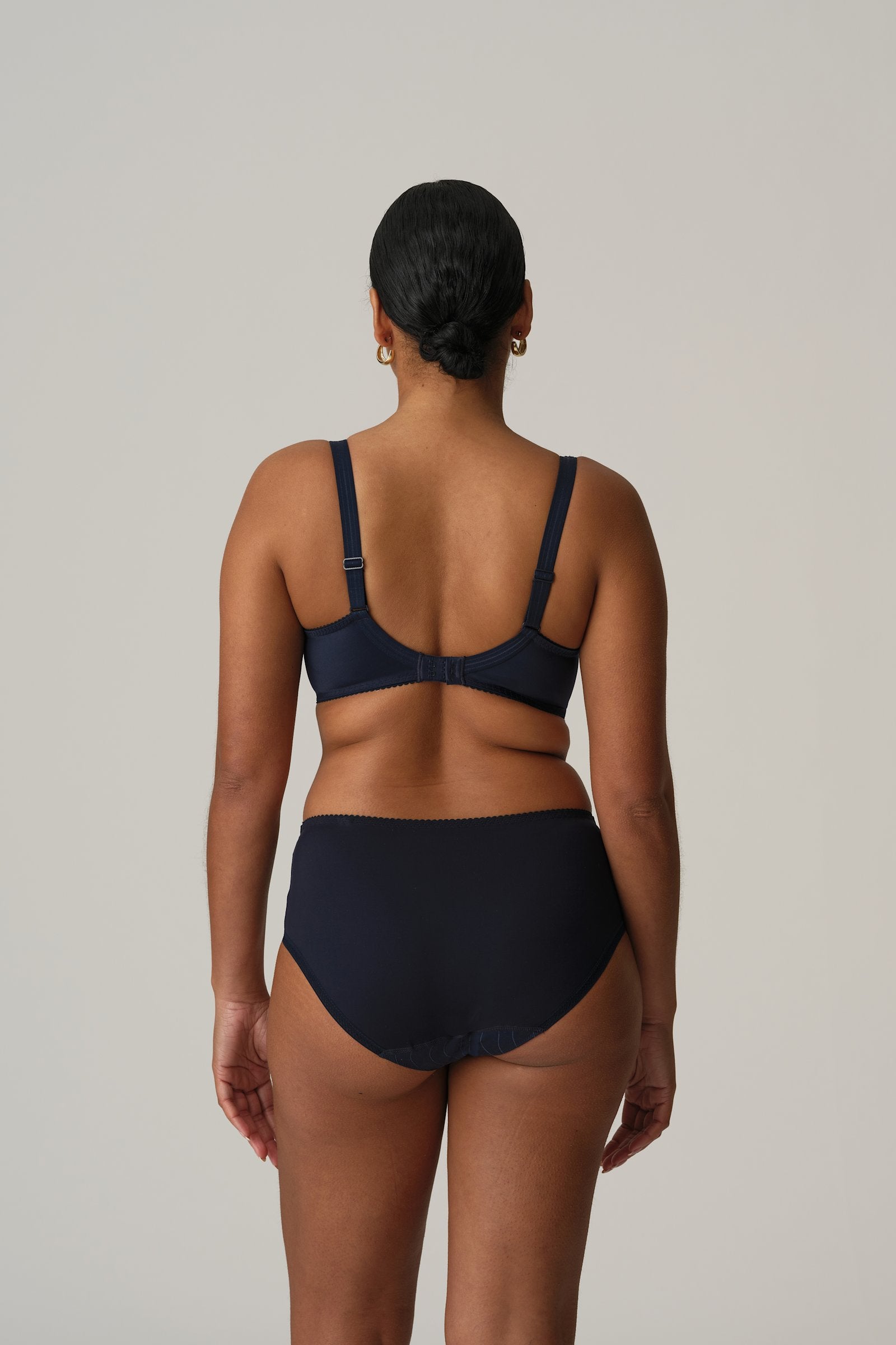 PrimaDonna Deauville Full Cup Bra on model in Velvet Blue