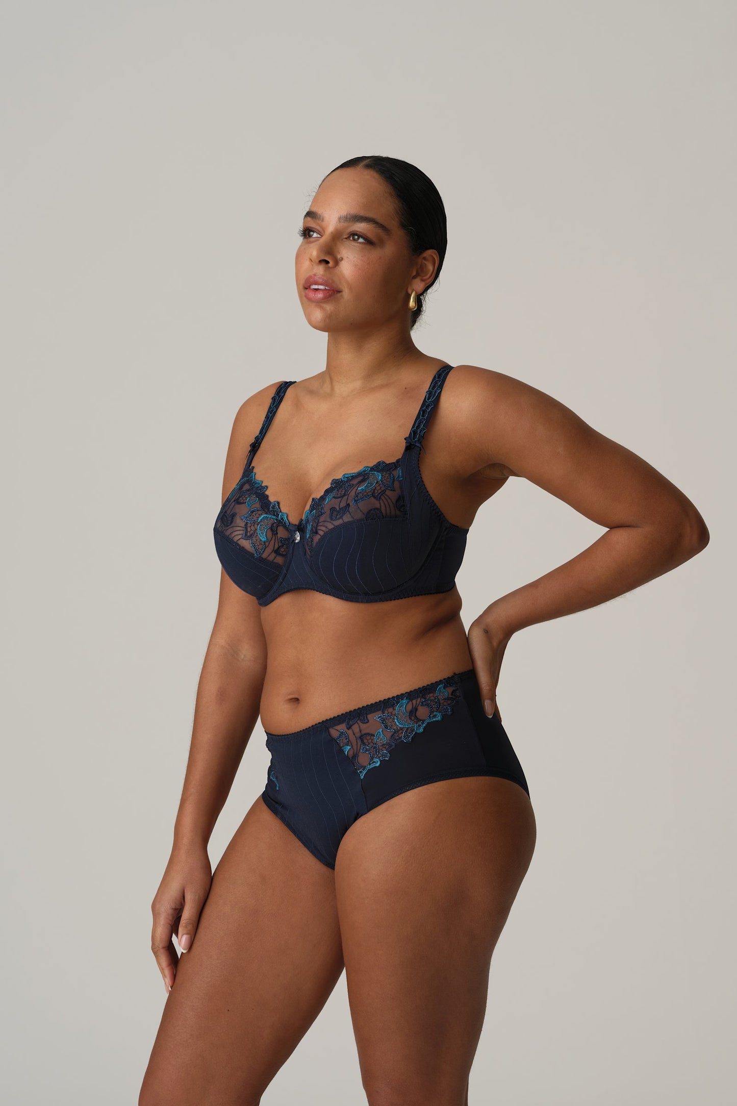 PrimaDonna Deauville Full Cup Bra on model in Velvet Blue
