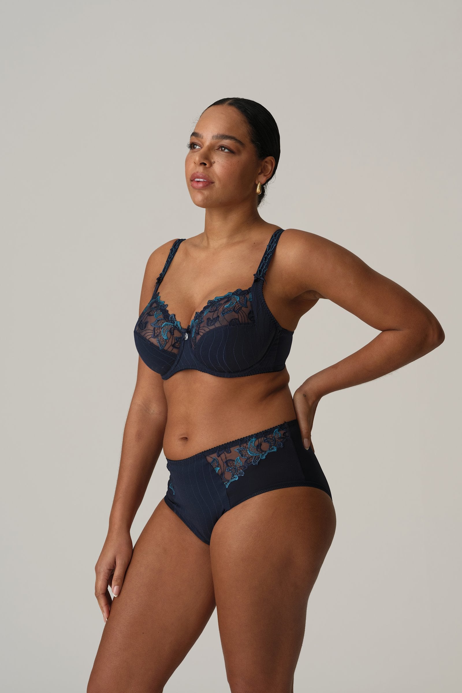 PrimaDonna Deauville Full Cup Bra on model in Velvet Blue