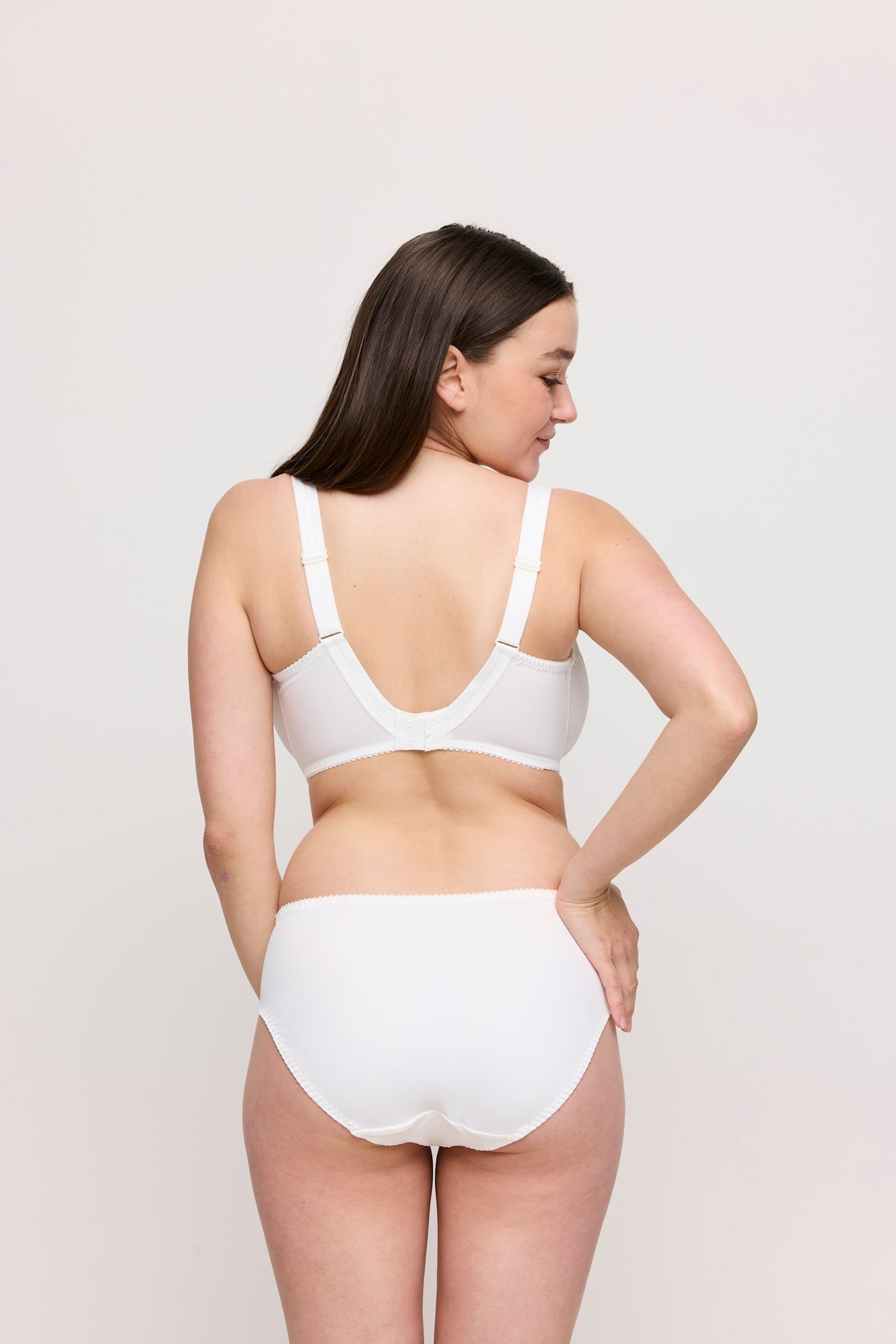PrimaDonna Deauville Full Cup Bra on model in Natural