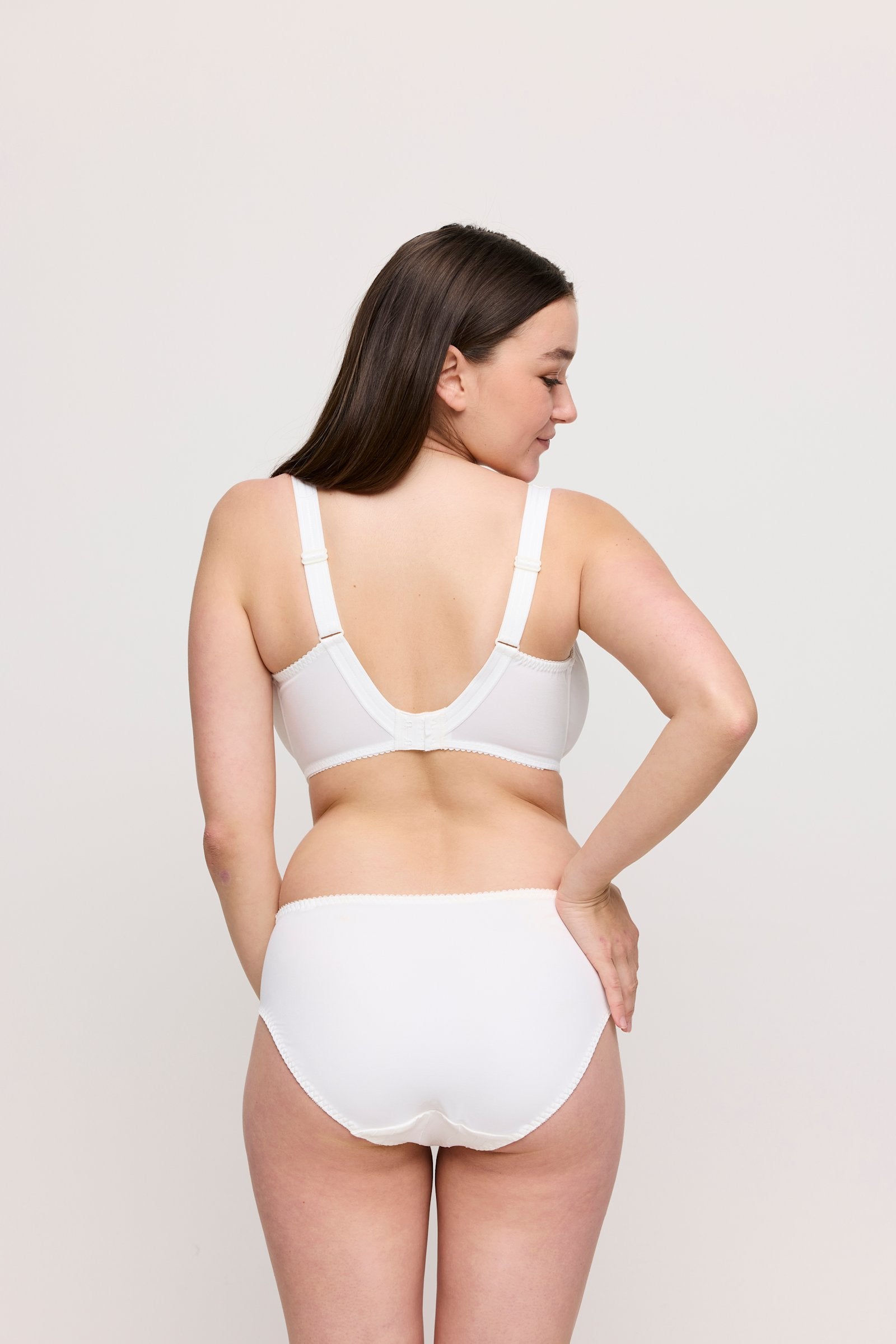 PrimaDonna Deauville Full Cup Bra on model in Natural