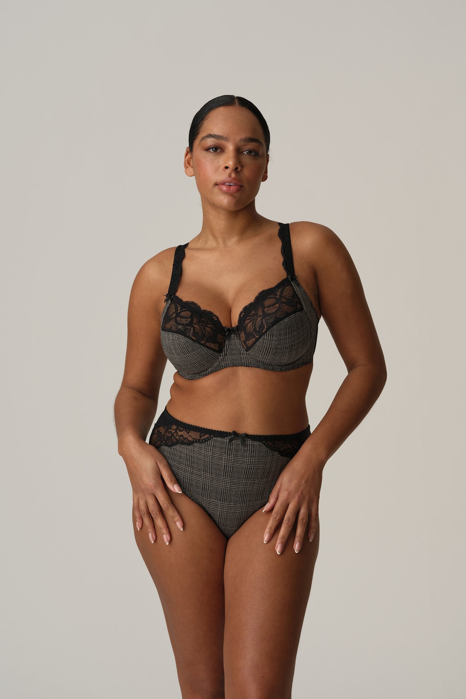 PrimaDonna Madison Full Cup Bra on model in Black Tailor
