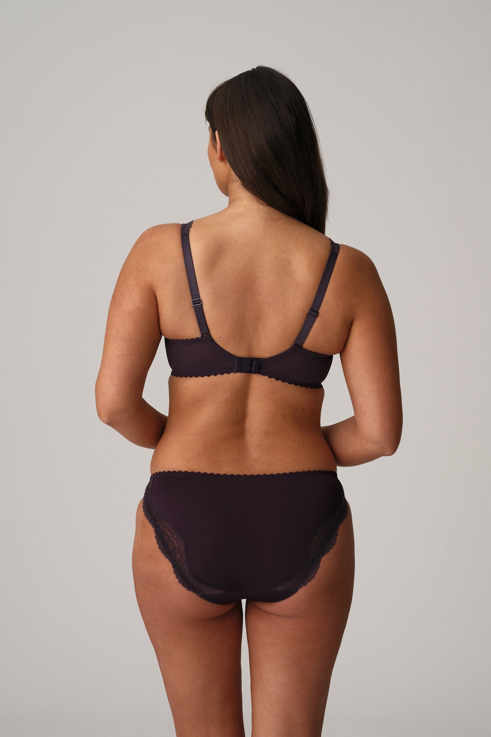 PrimaDonna Malba Full Cup Bra on model in Amethyst