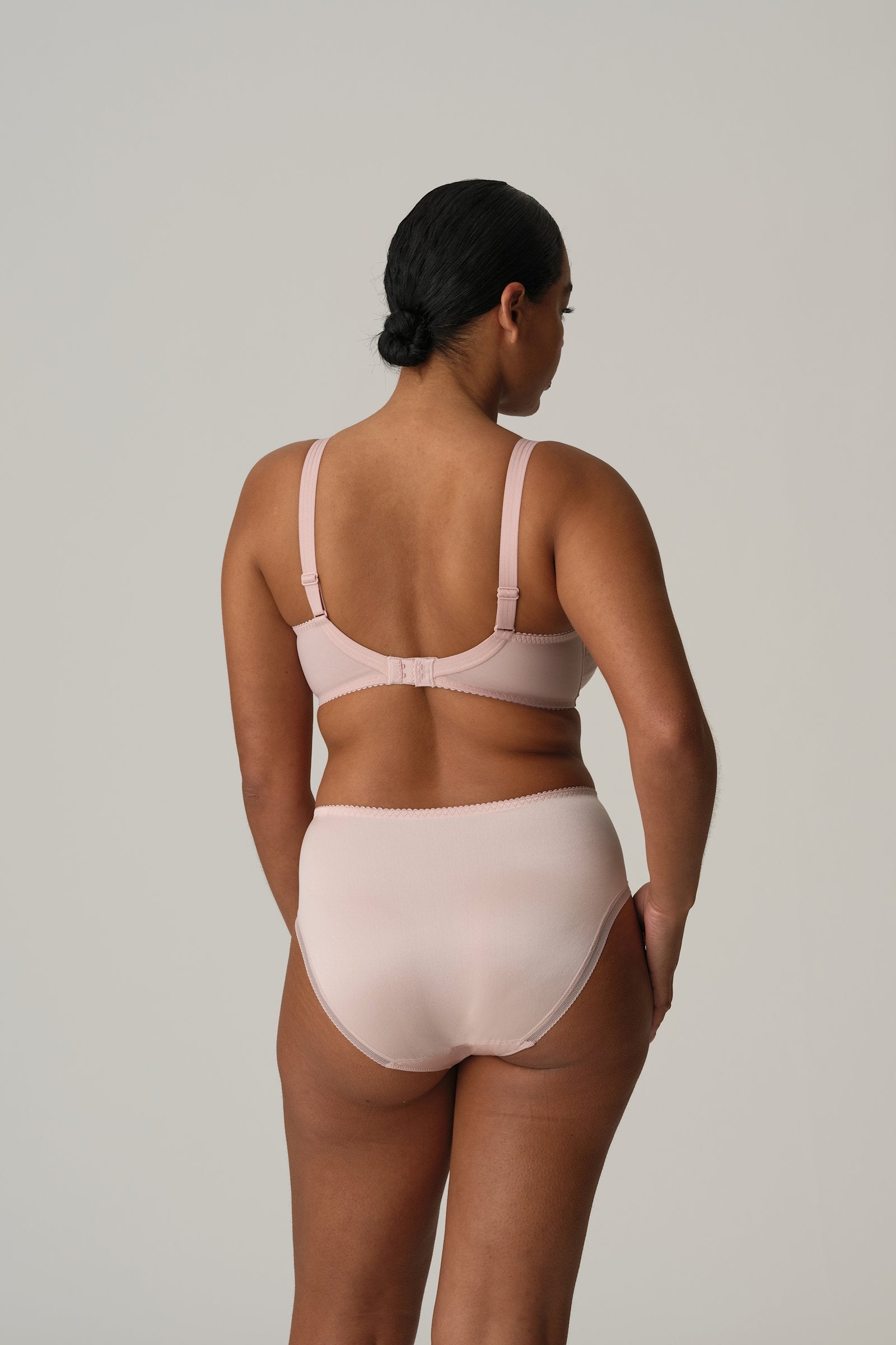 PrimaDonna Monterrey Full Cup Bra on model in Vintage Pink