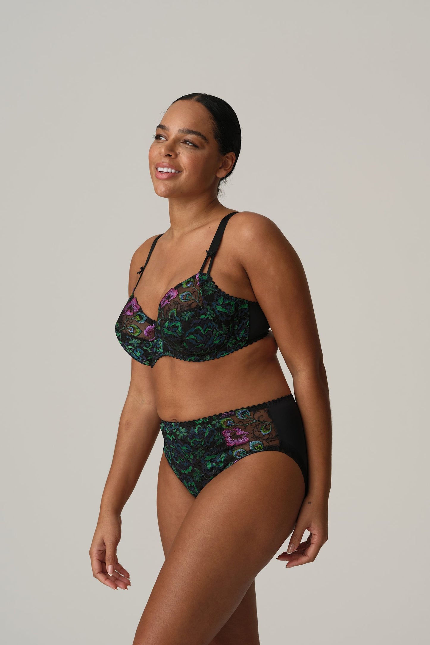 PrimaDonna San Angel Full Cup Bra on model in Peacock Feather