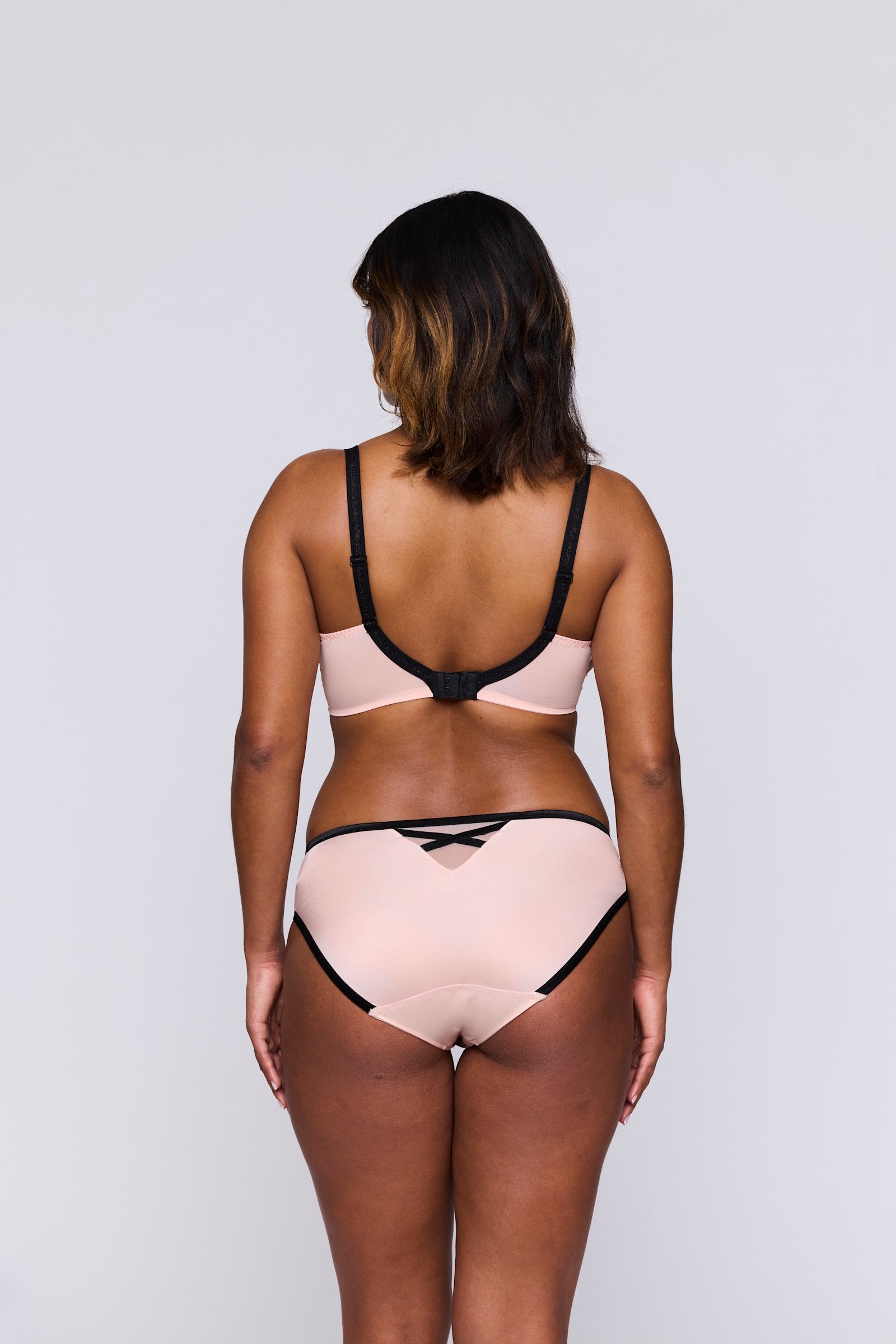 PrimaDonna Eraclea Full Cup Bra on model in Parfait