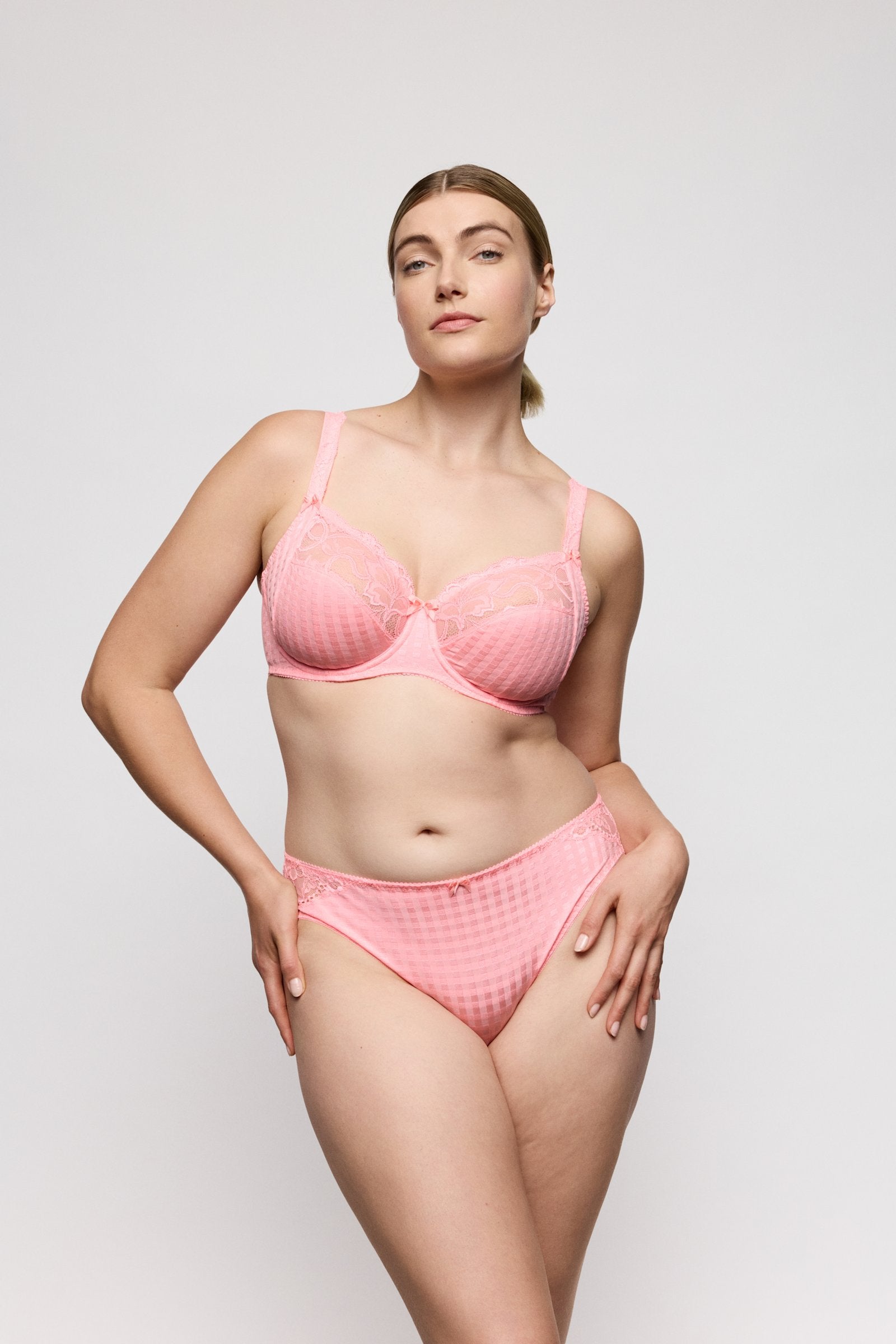 PrimaDonna Madison Full Cup Bra on model in Pink Parfait