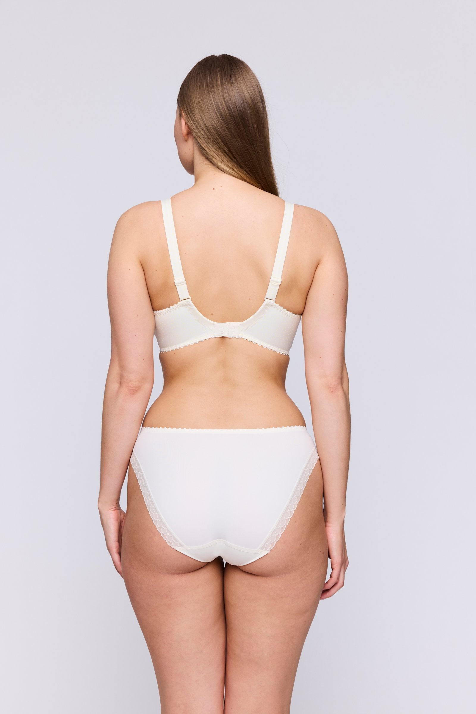 PrimaDonna Novaro Rio Brief on model in Vintage Natural