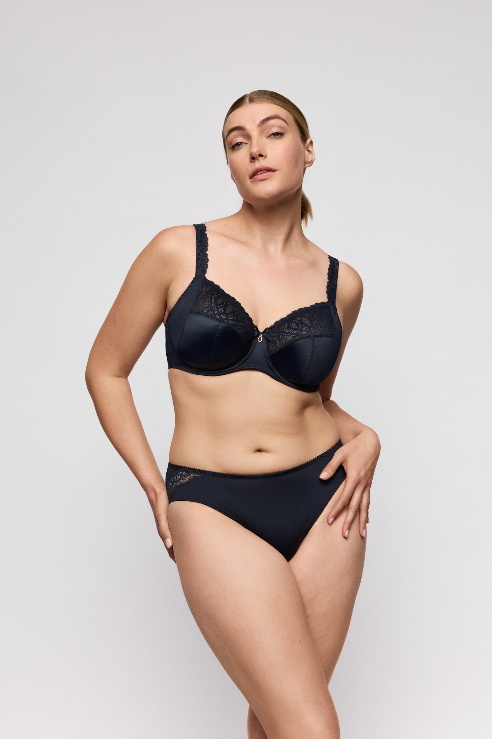 PrimaDonna Salerno Rio Brief on model in Midnight Blue