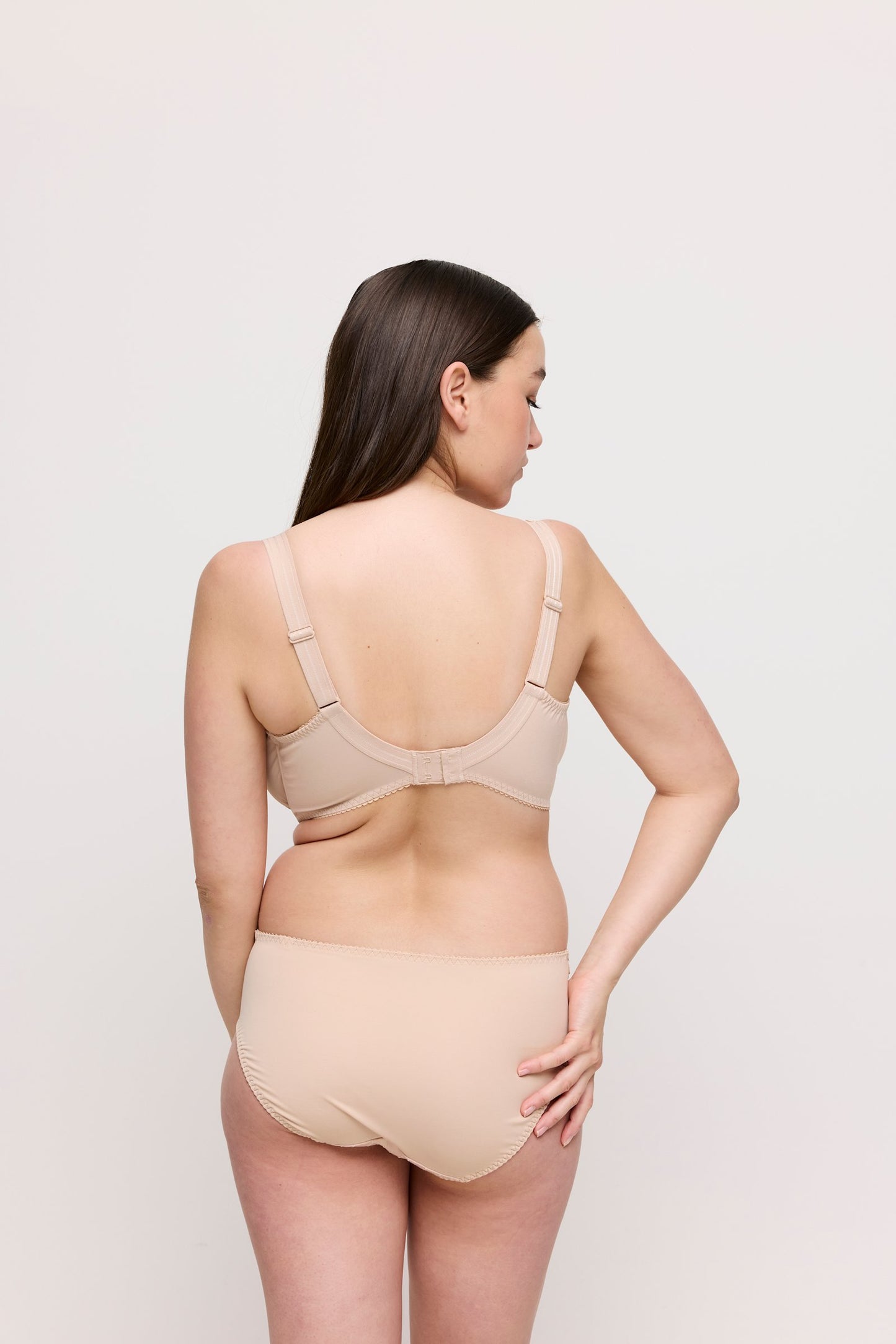 PrimaDonna Deauville Full Brief on model in Caffé Latte
