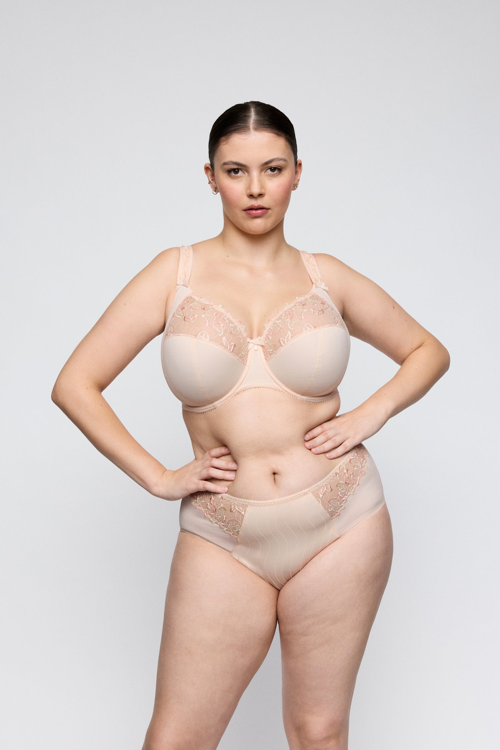 PrimaDonna Deauville Full Brief on model in Venus