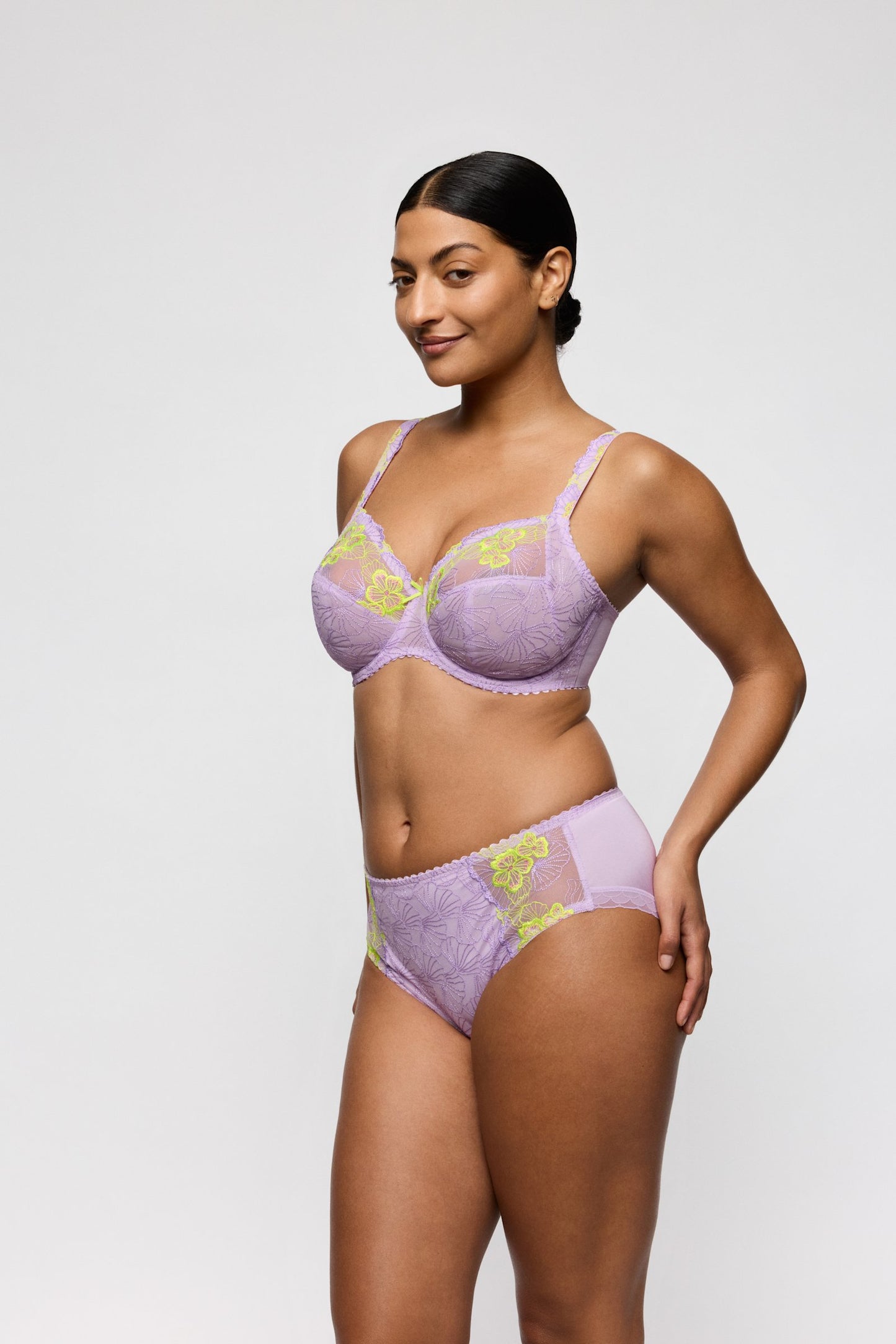 PrimaDonna Ixia Full Brief on model in Wisteria
