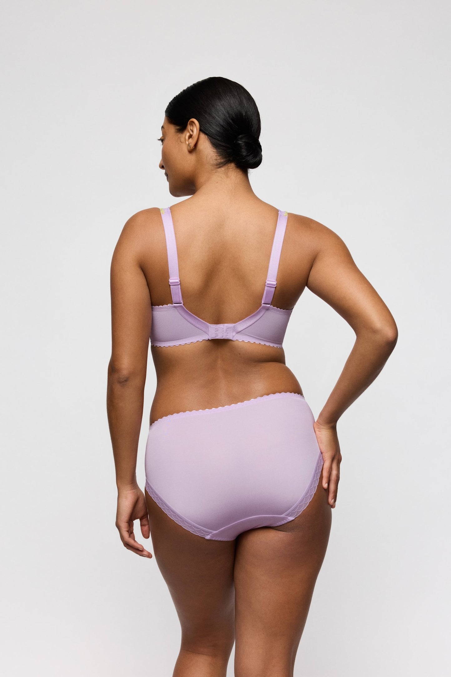 PrimaDonna Ixia Full Brief on model in Wisteria