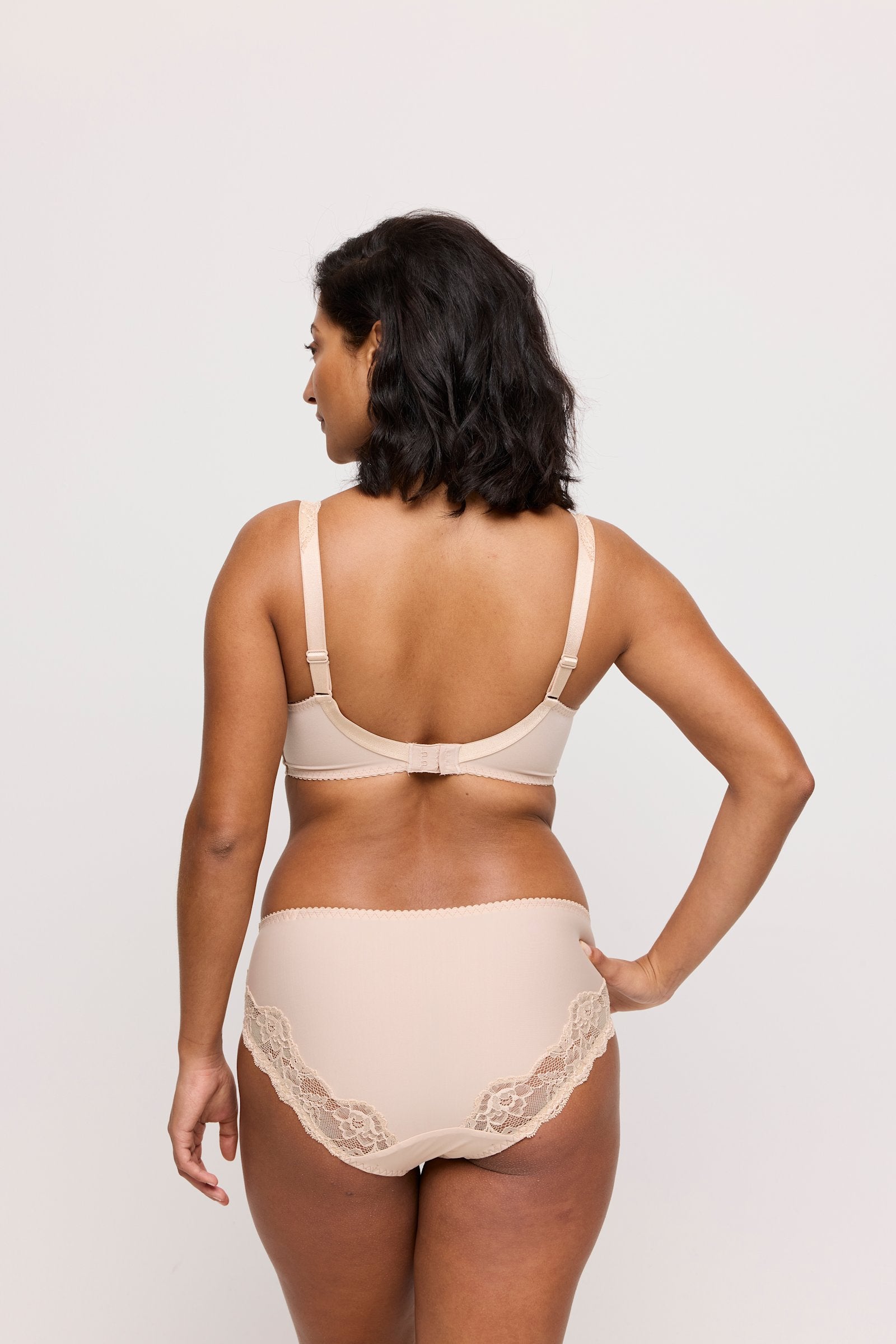 PrimaDonna Madison Full Brief on model in Caffé Latte