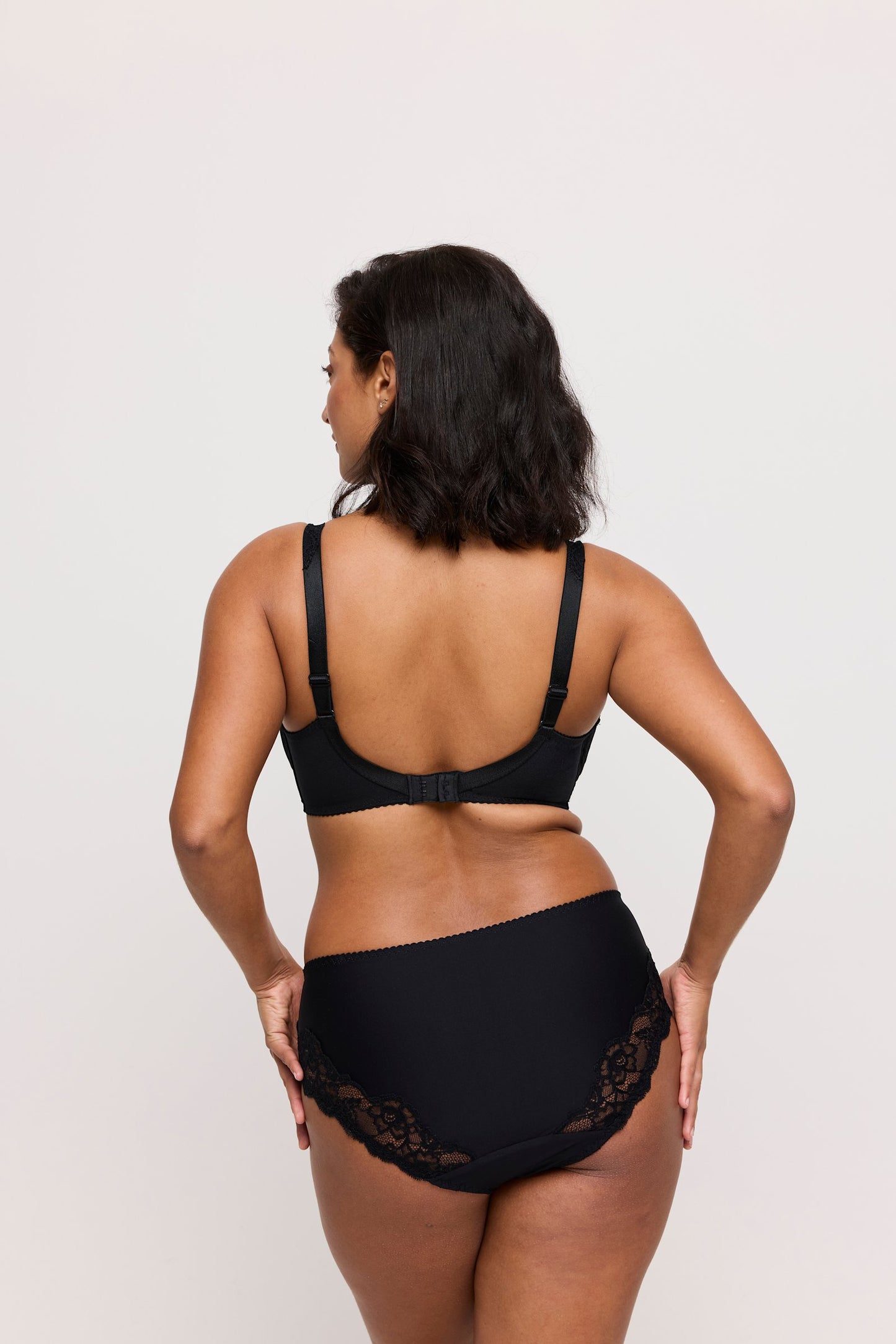 PrimaDonna Madison Full Brief on model in Black