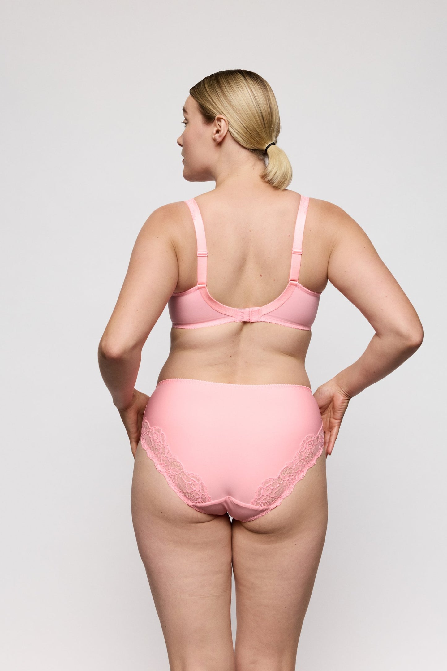 PrimaDonna Madison Full Brief on model in Pink Parfait