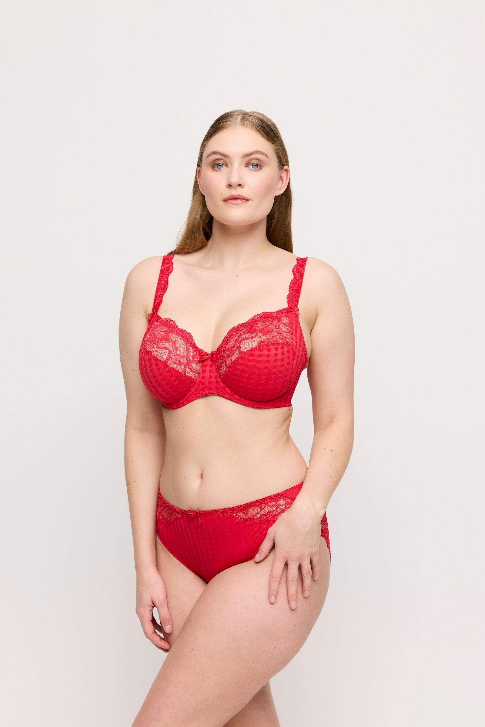 PrimaDonna Madison Full Brief on model in Scarlet