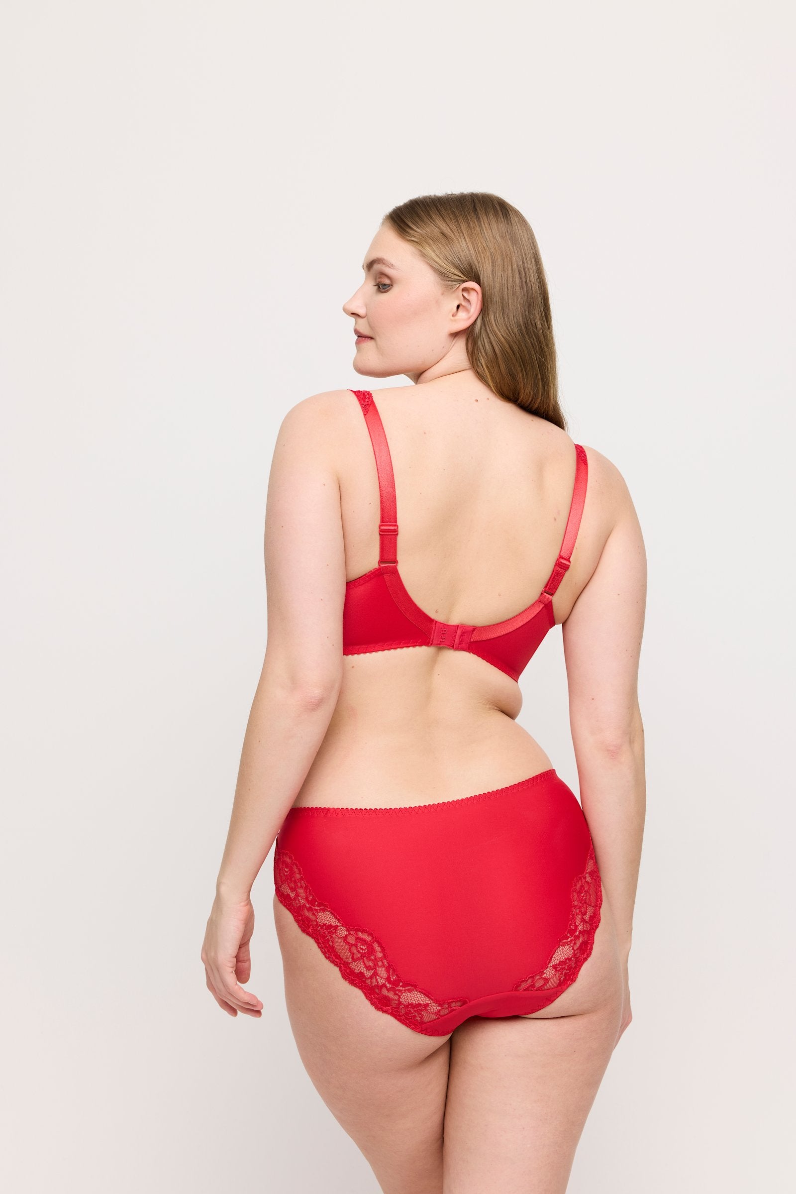 PrimaDonna Madison Full Brief on model in Scarlet