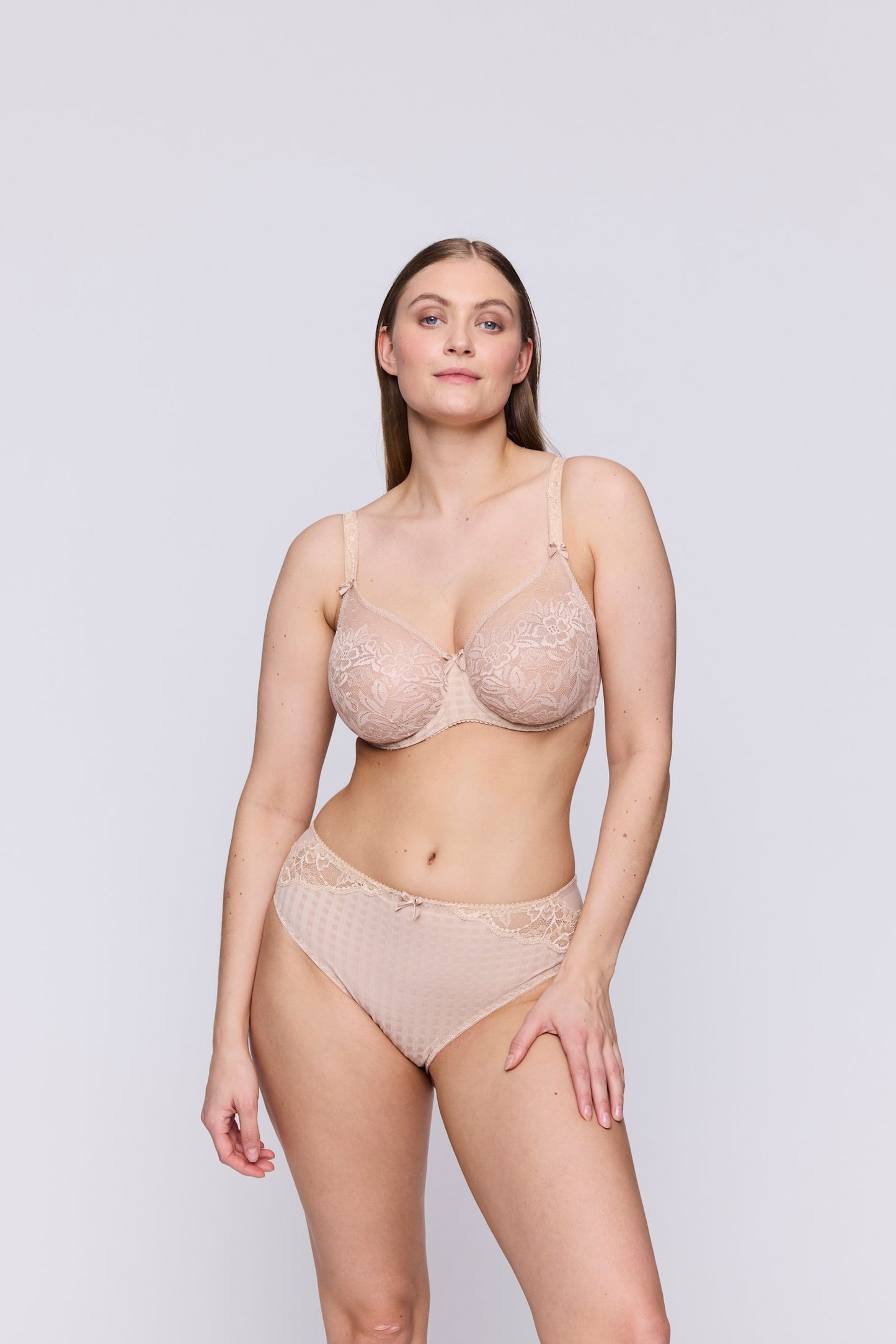 PrimaDonna Madison Padded Full Cup Bra on model in Caffé Latte