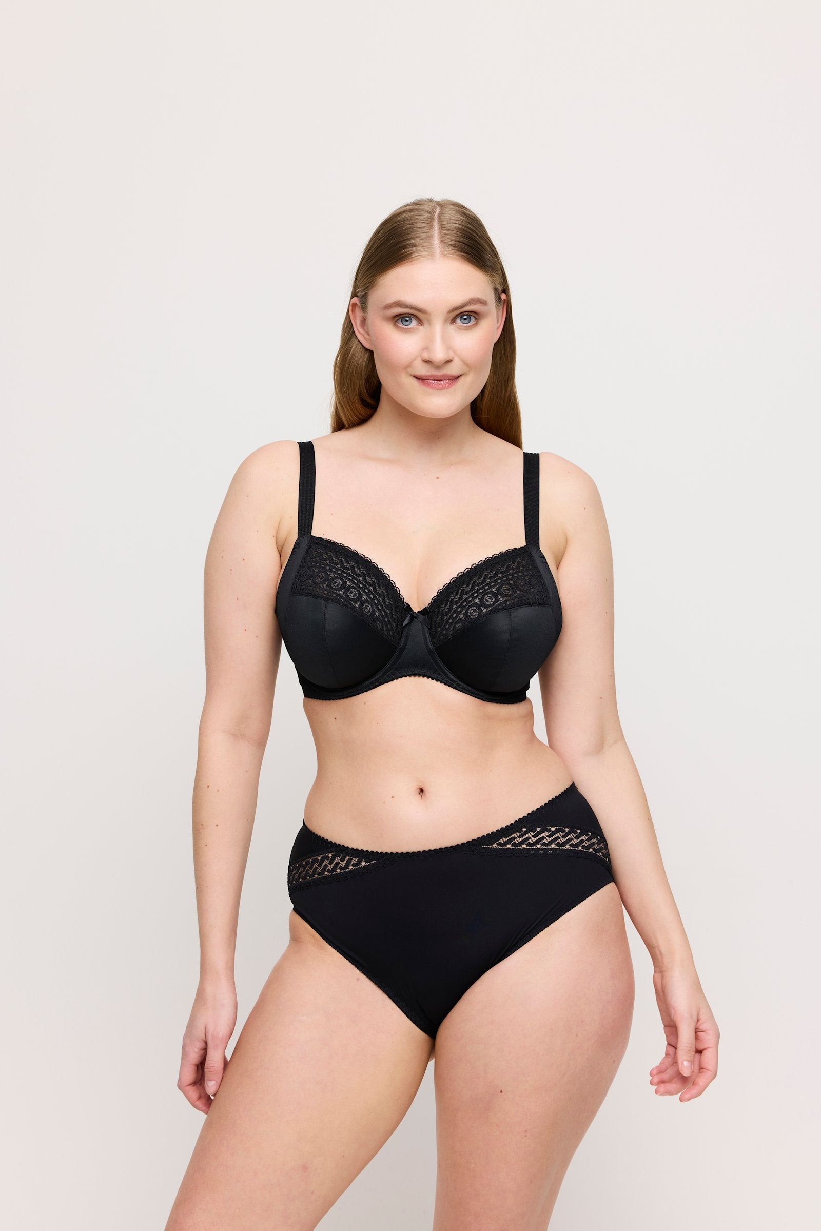 PrimaDonna Montara Full Cup Bra on model in Black