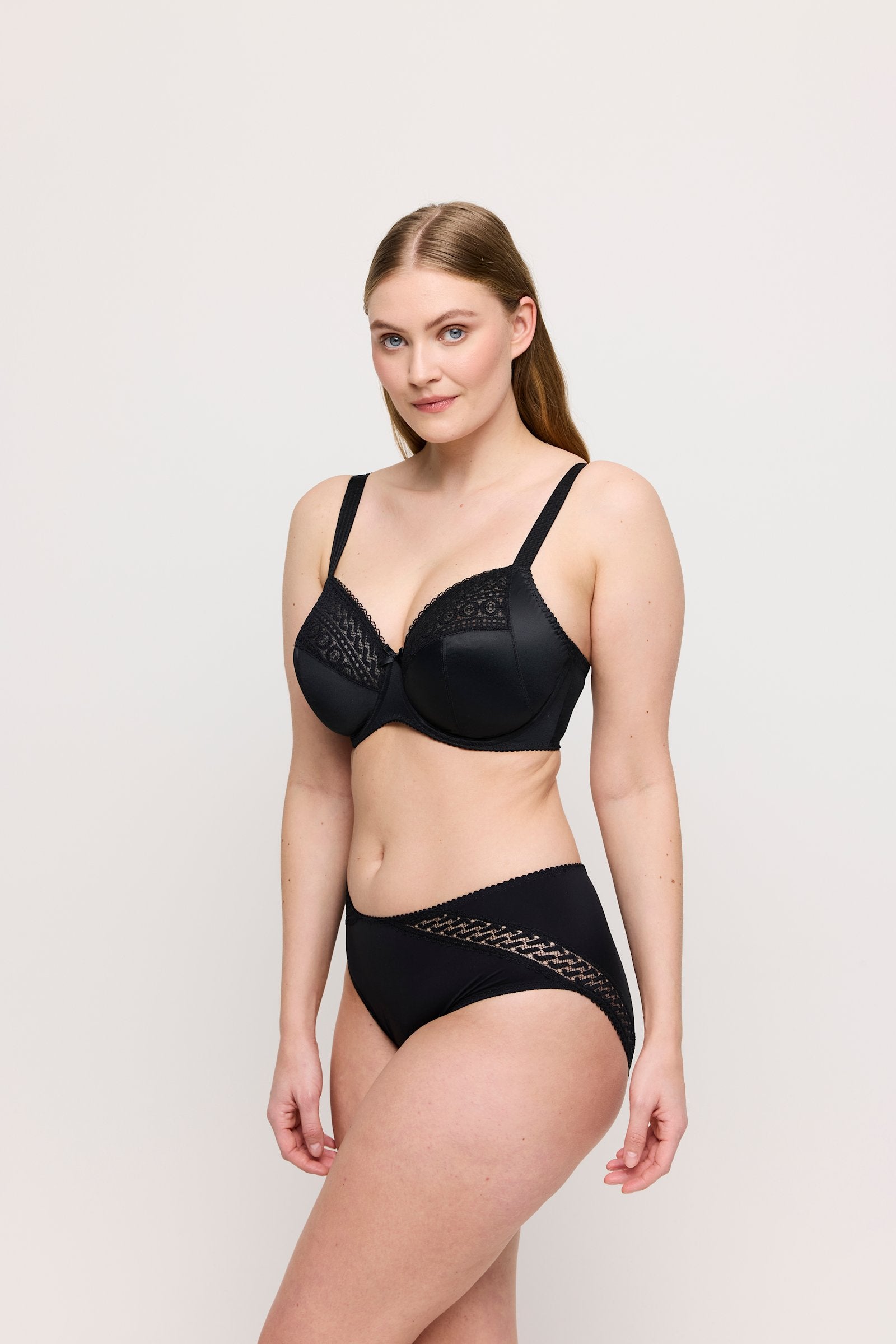PrimaDonna Montara Full Cup Bra on model in Black