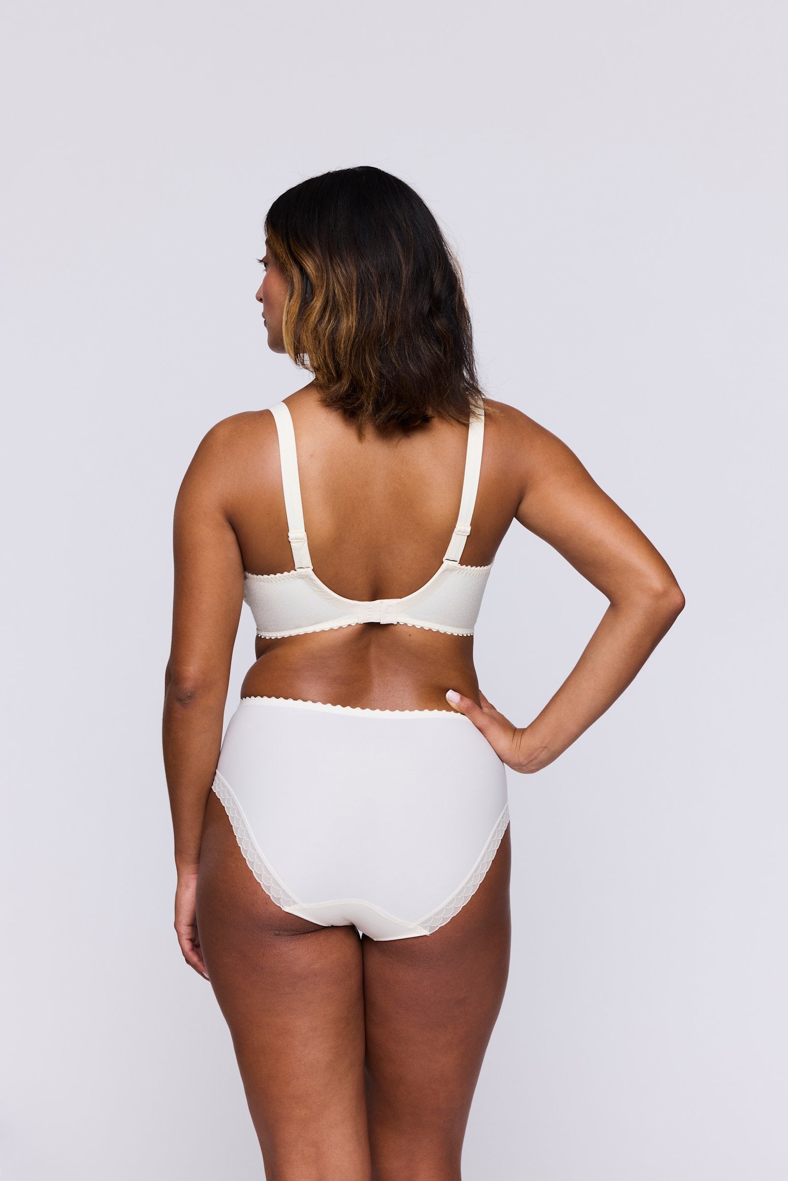 PrimaDonna Novaro Full Brief on model in Vintage Natural