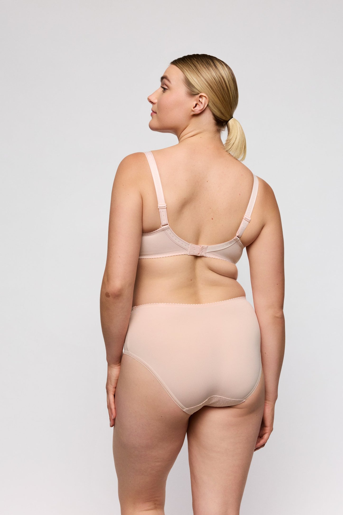 PrimaDonna Orlando Full Cup Bra on model in Pearly Pink