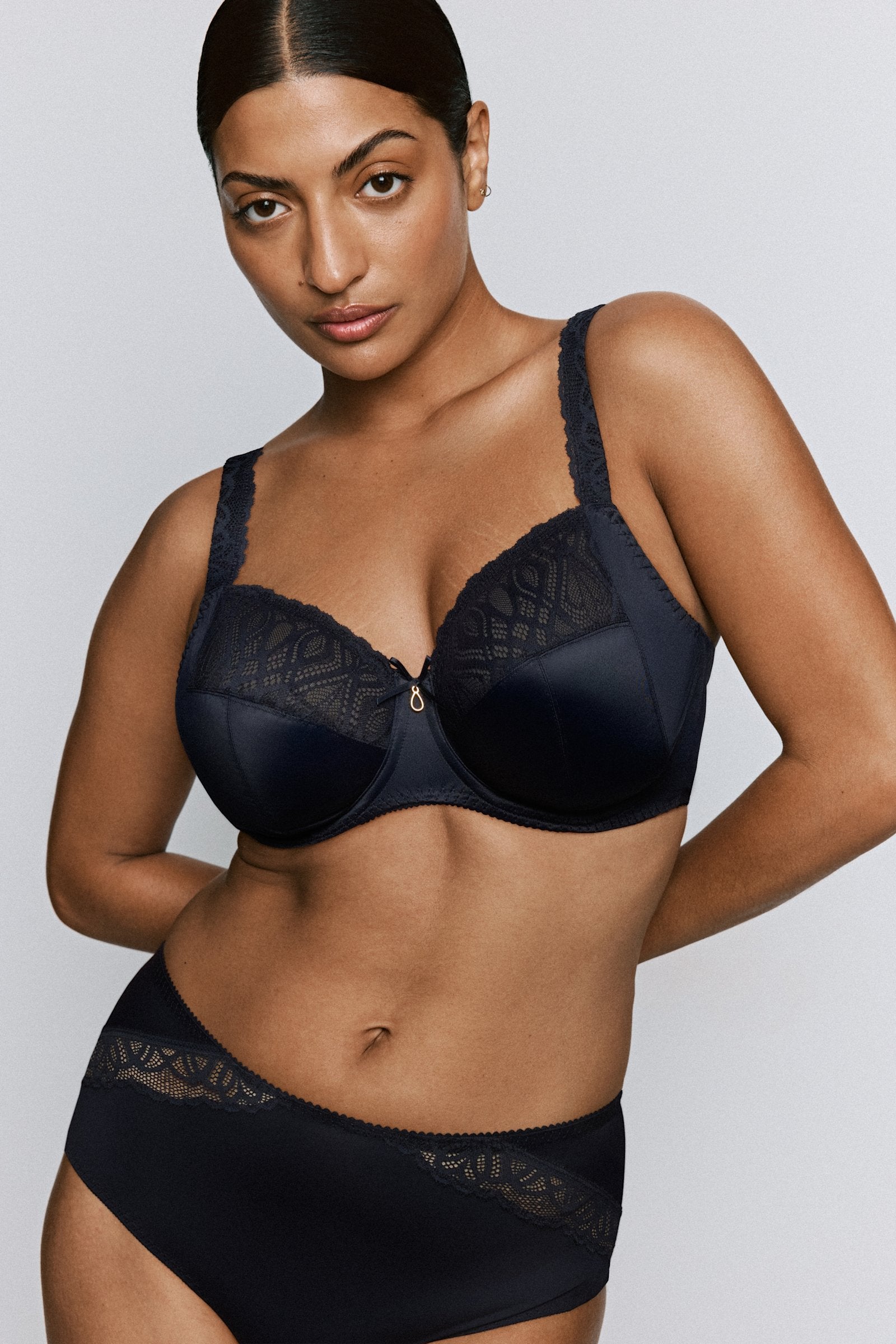 PrimaDonna Salerno Full Cup Bra styled on model in Midnight Blue